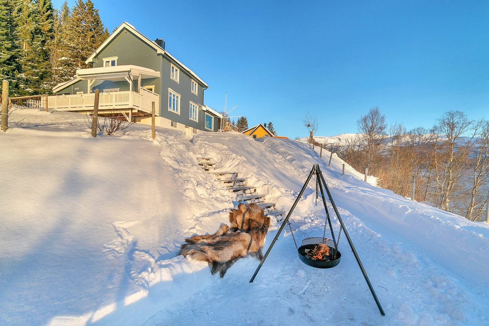 Flotte muligheter for utendørs hygge og lek på tomten Galleribilde