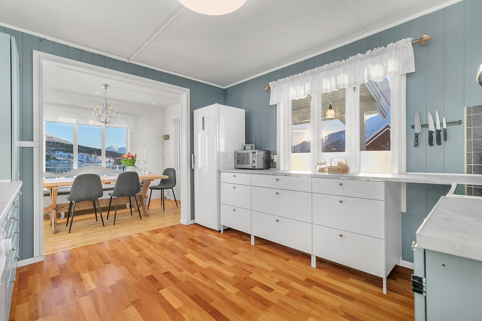 I 2023 ble det etablert ekstra innredning med slette fronter samt nye laminat benkeplater. Galleribilde