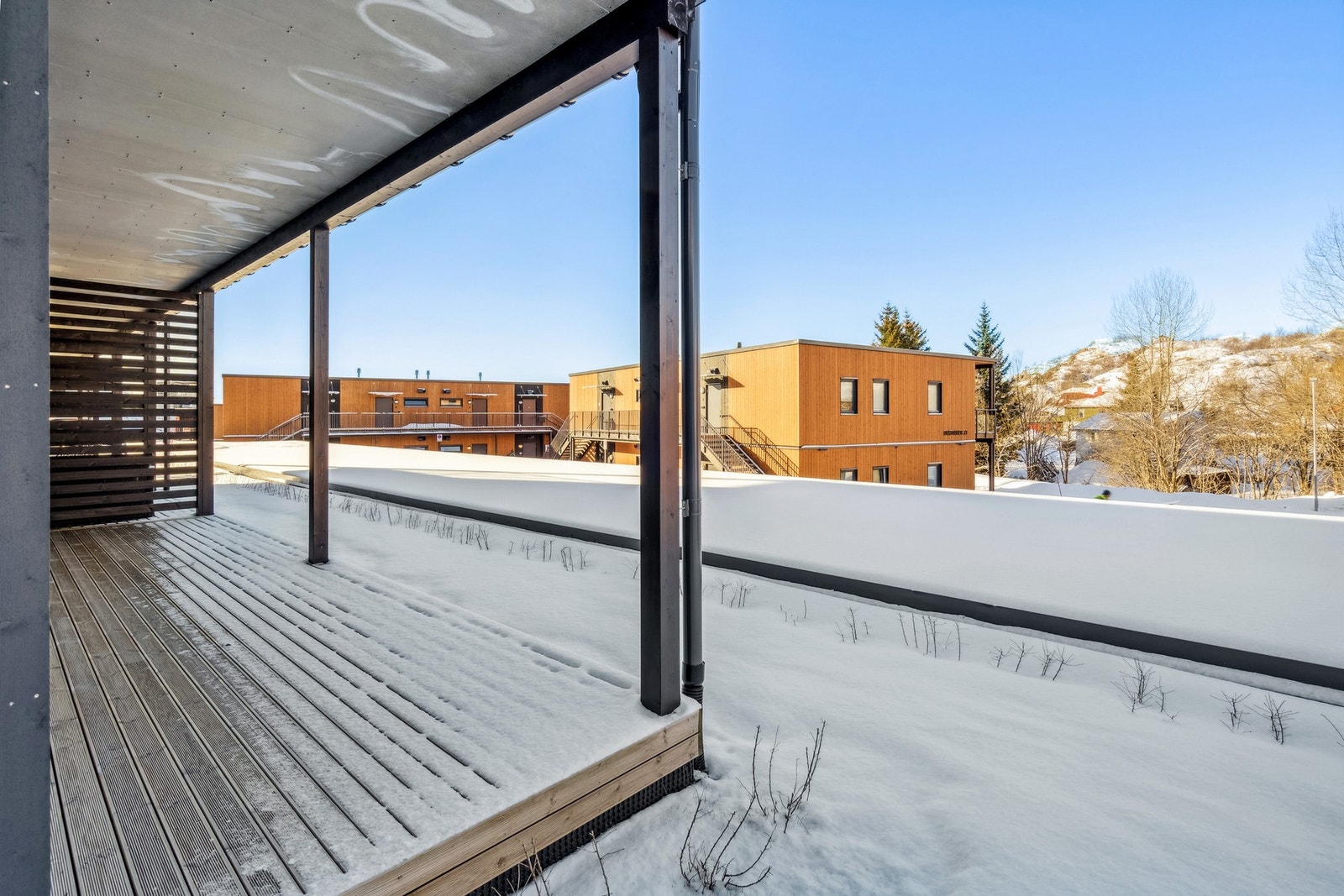 Fra terrassen har du langstrakt utsikt Galleribilde