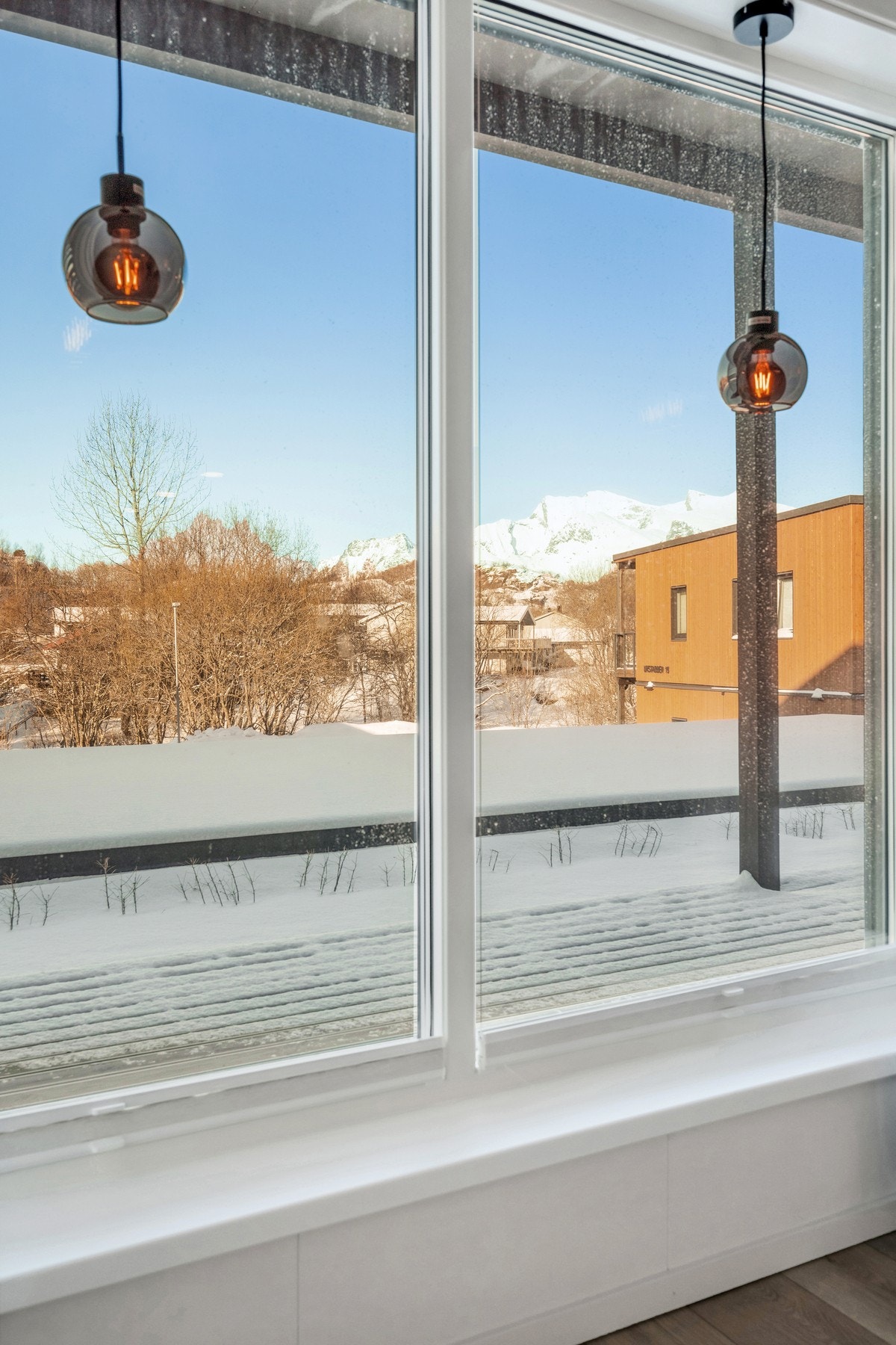 Det er fin og langstrakt utsikt fra stuen Galleribilde