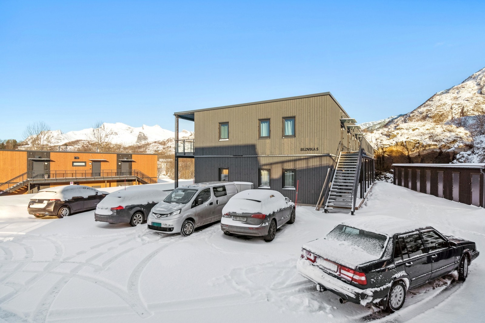 Parkeringsområdet og inngangs partiene Galleribilde