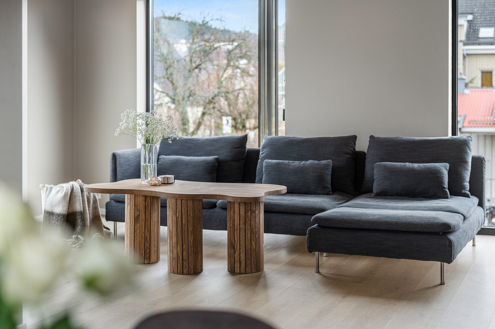 Etasjen har en fin planløsning med naturlig inndeling av soner. Galleribilde