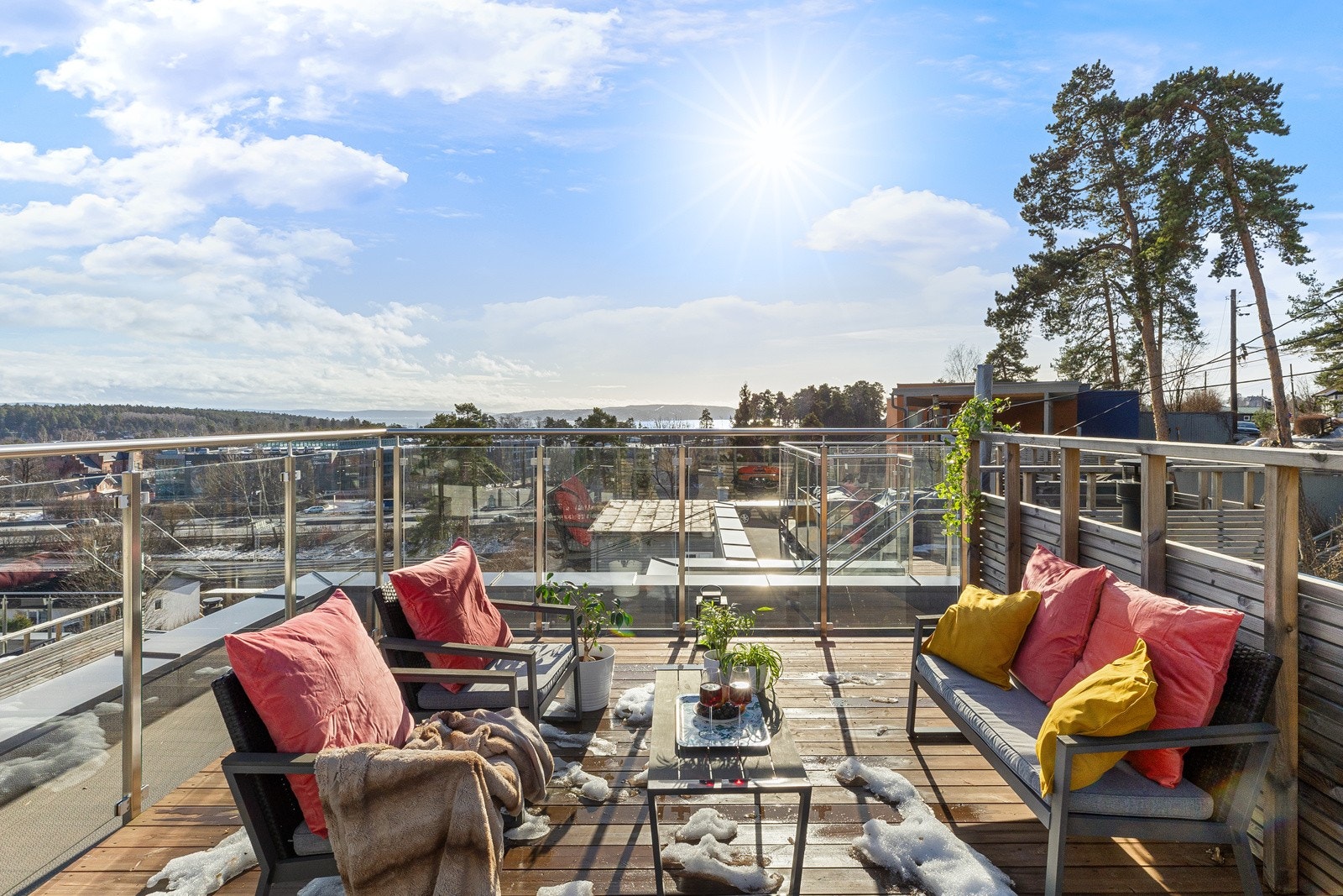 Fantastisk panoramautsikt mot fjorden. Galleribilde
