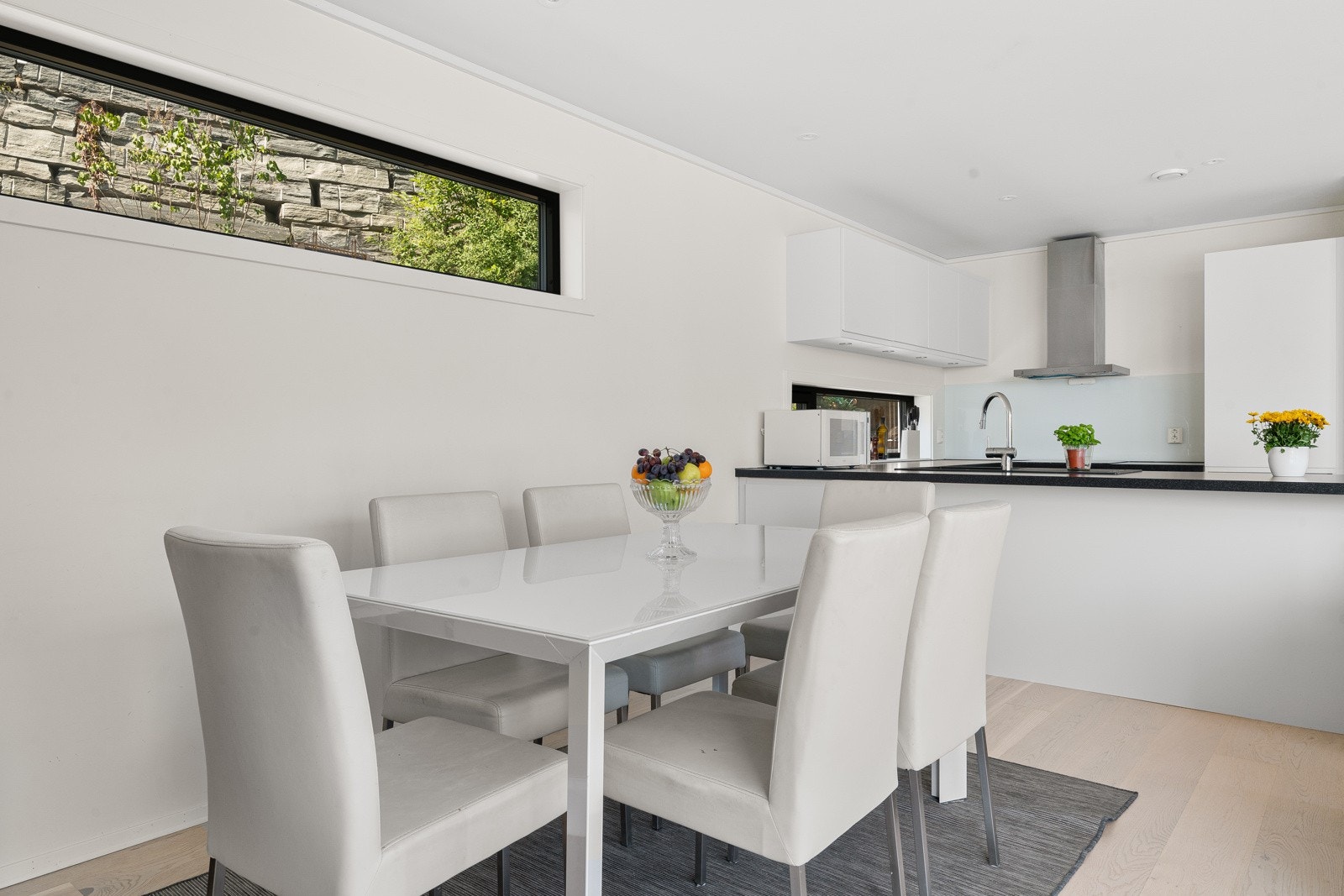 Her er det rom for å samle venner og familie rundt et langbord. Galleribilde