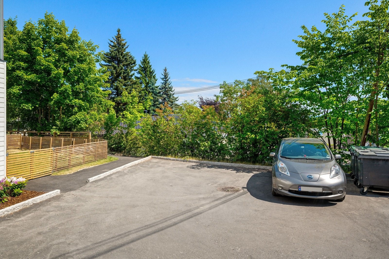 I tillegg er det mulighet for gjesteparkering på fellesområdet. Galleribilde