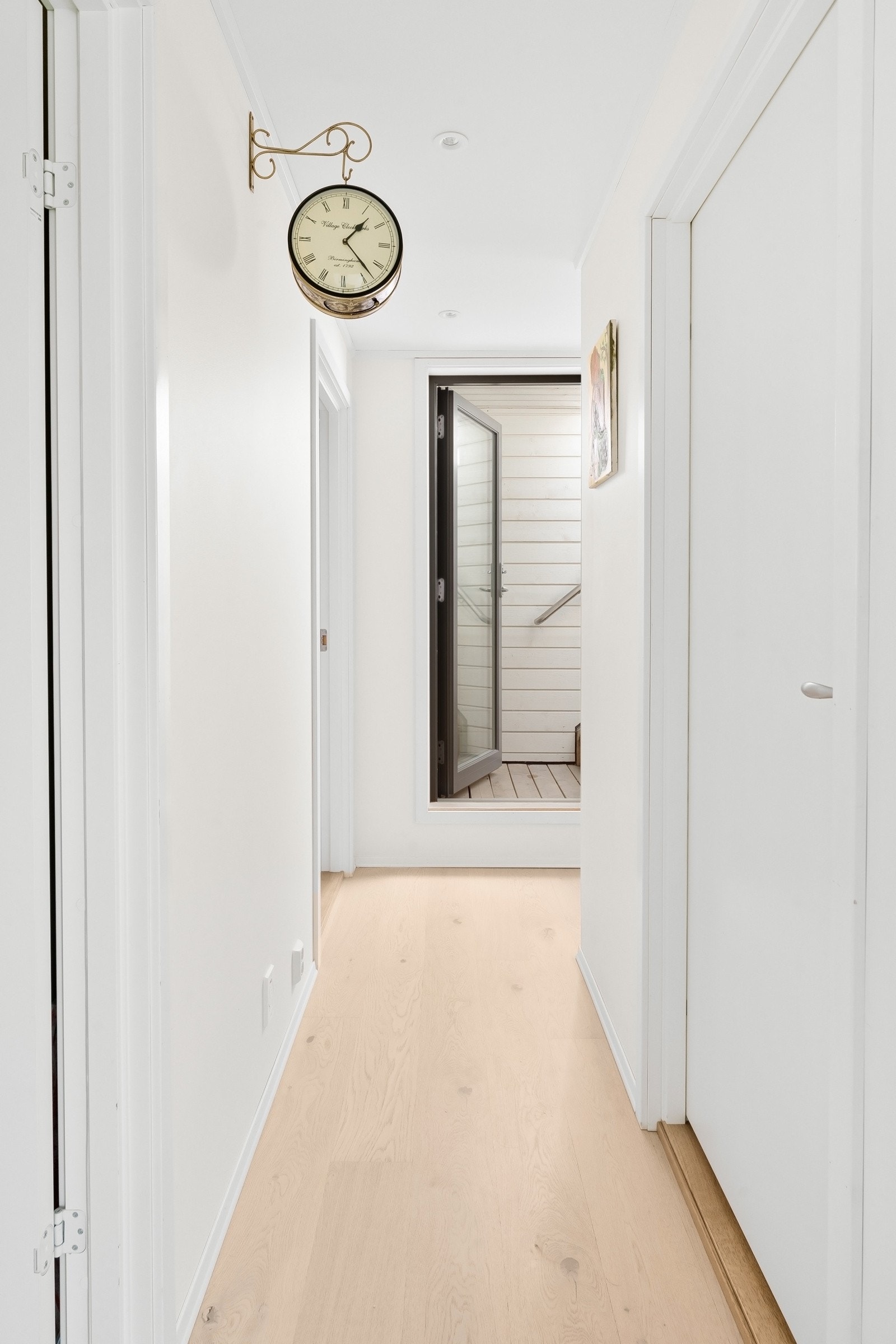 Fra gangen i tredje etasje er det trapp opp til en flott takterrasse på ca. 23 kvm. Galleribilde