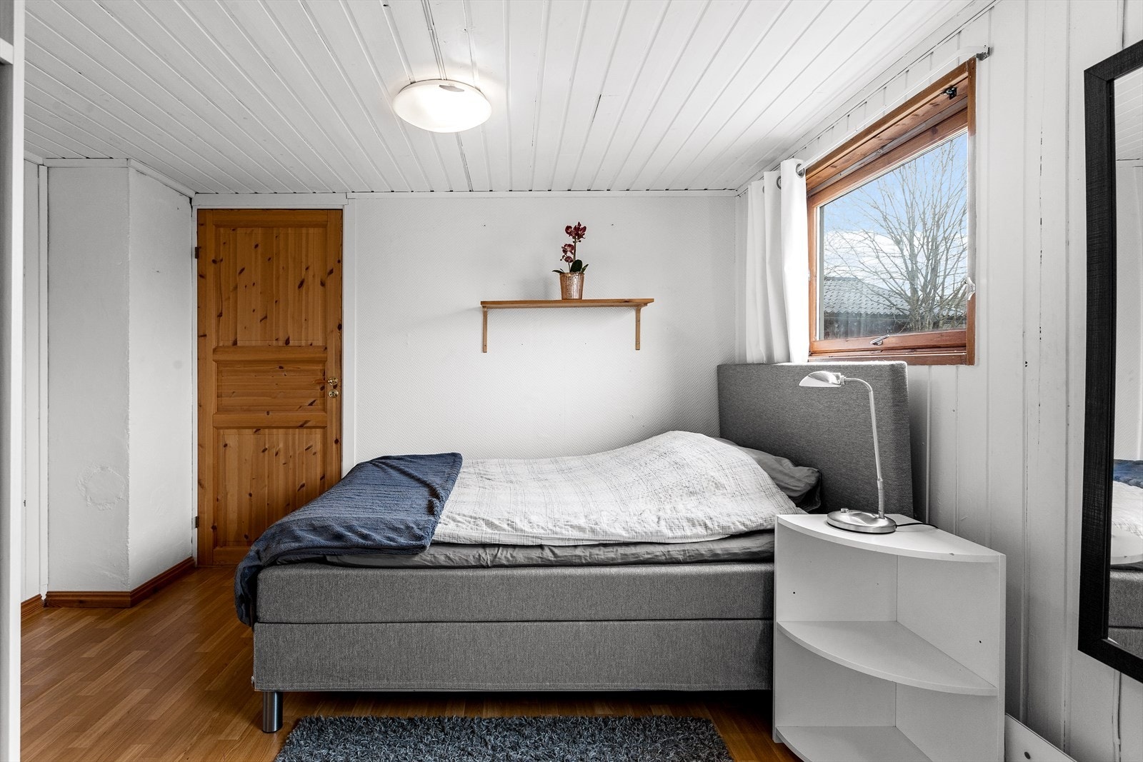 Soverom 3 med plass til seng samt garderobeløsninger. Galleribilde