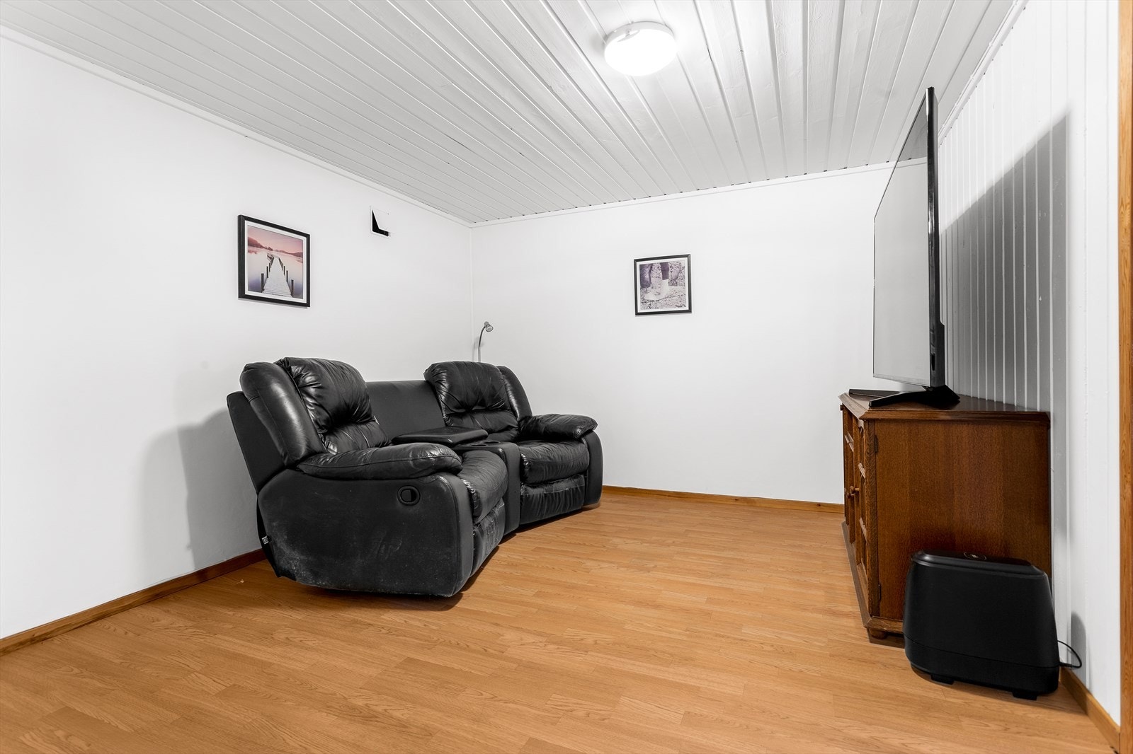 Videre rommer underetasjen mye bodareal for ekstra lagringsplass. Galleribilde