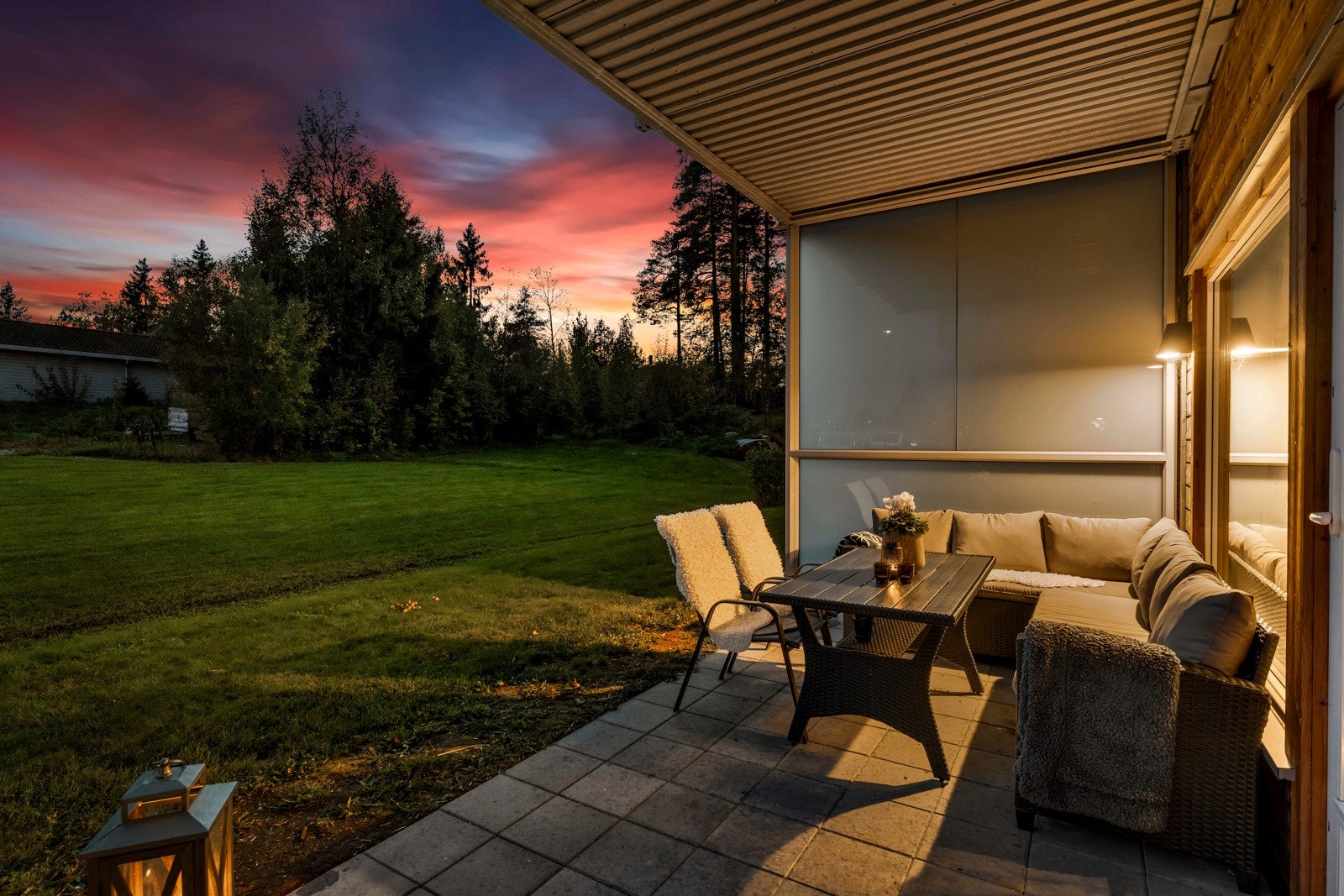 Herlig utsikt på kveldstid over grøntarealene Galleribilde