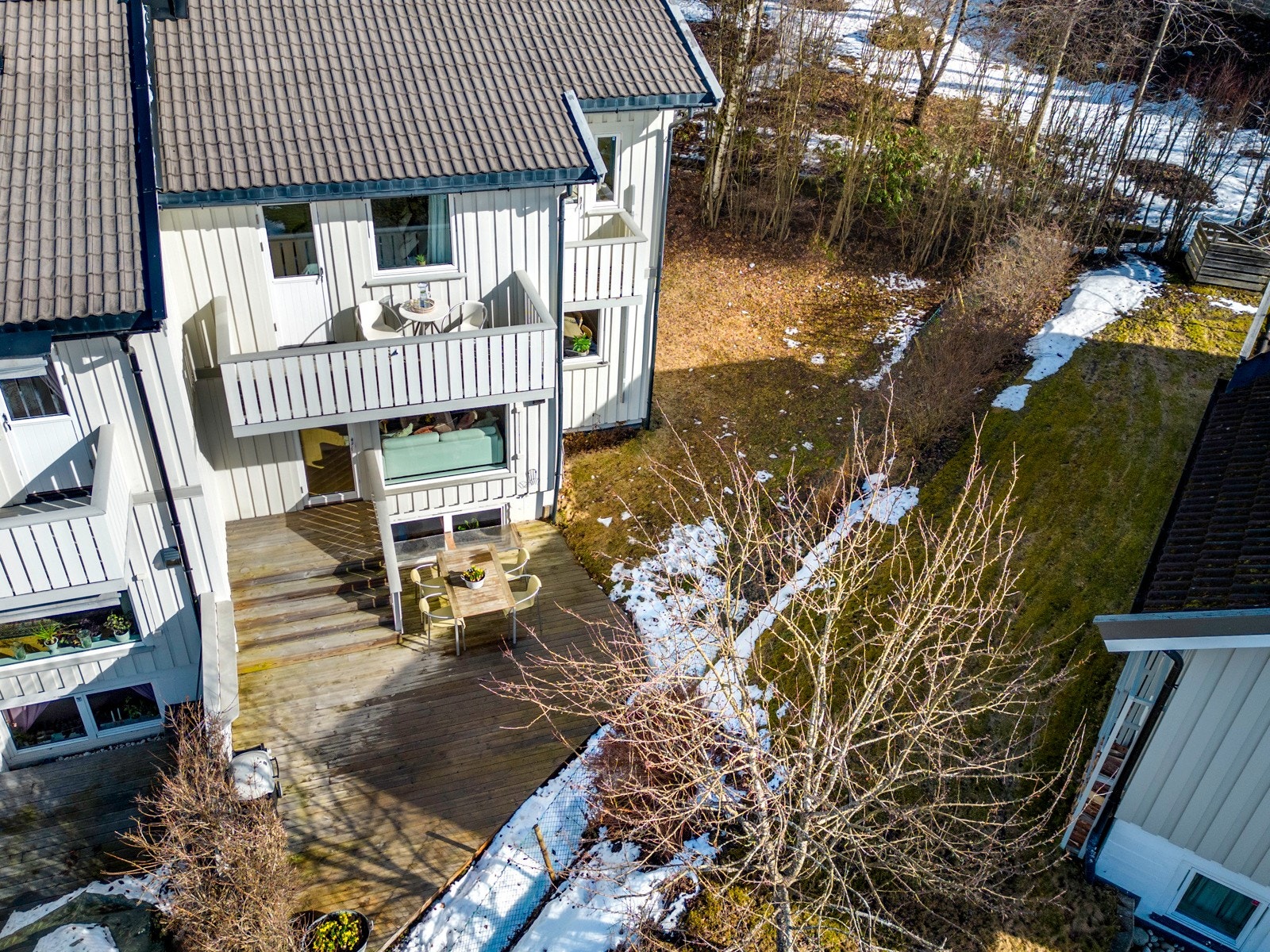 Beliggenheten er idyllisk og barnevennlig, med kort vei til alt man trenger i hverdagen. Galleribilde