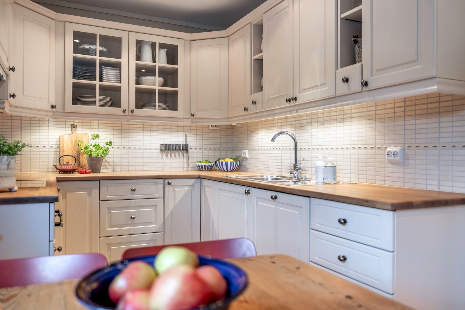 Hjertet i huset er et tidløst og romslig kvalitetskjøkken fra Strai. Galleribilde