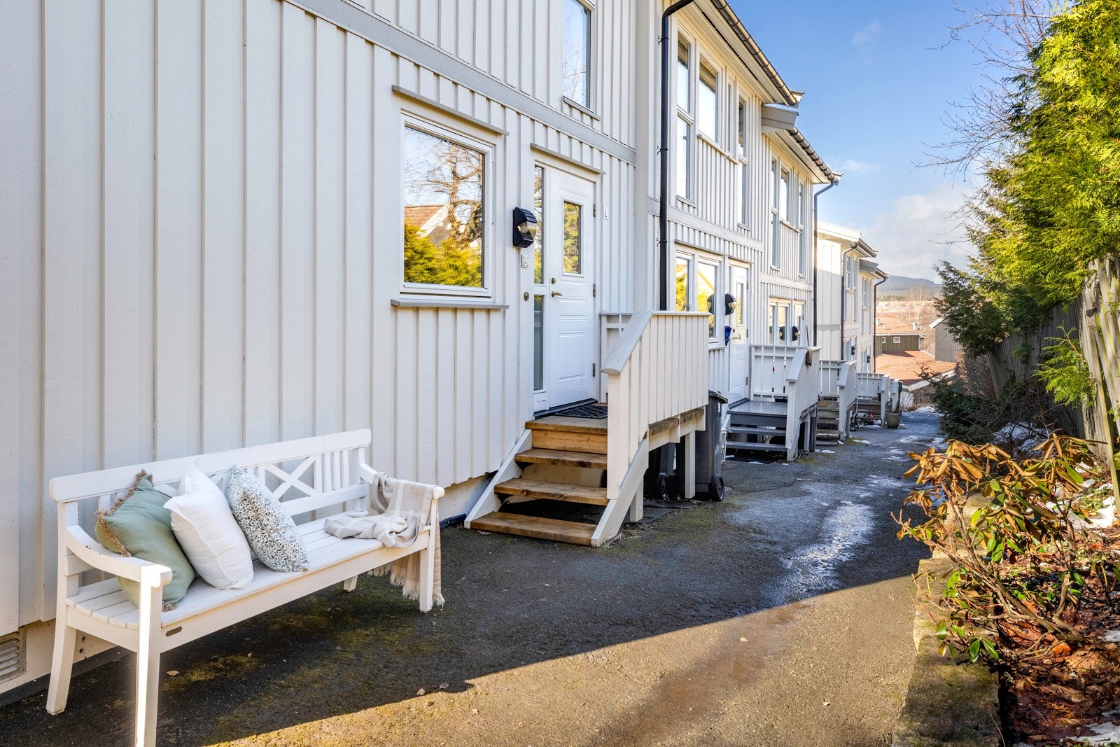 Ved inngangen er det god plass til benker eller kafésett. Galleribilde