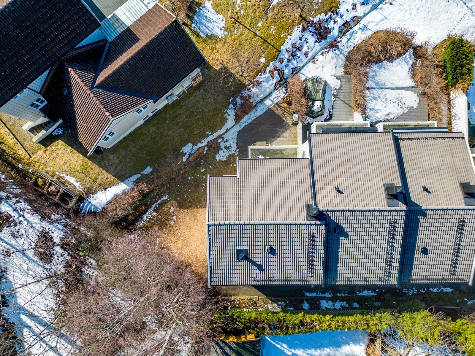 Fra boligen er det umiddelbar nærhet til trikkestopp, buss-stopp, togstasjon og Kjelsås barneskole. Galleribilde