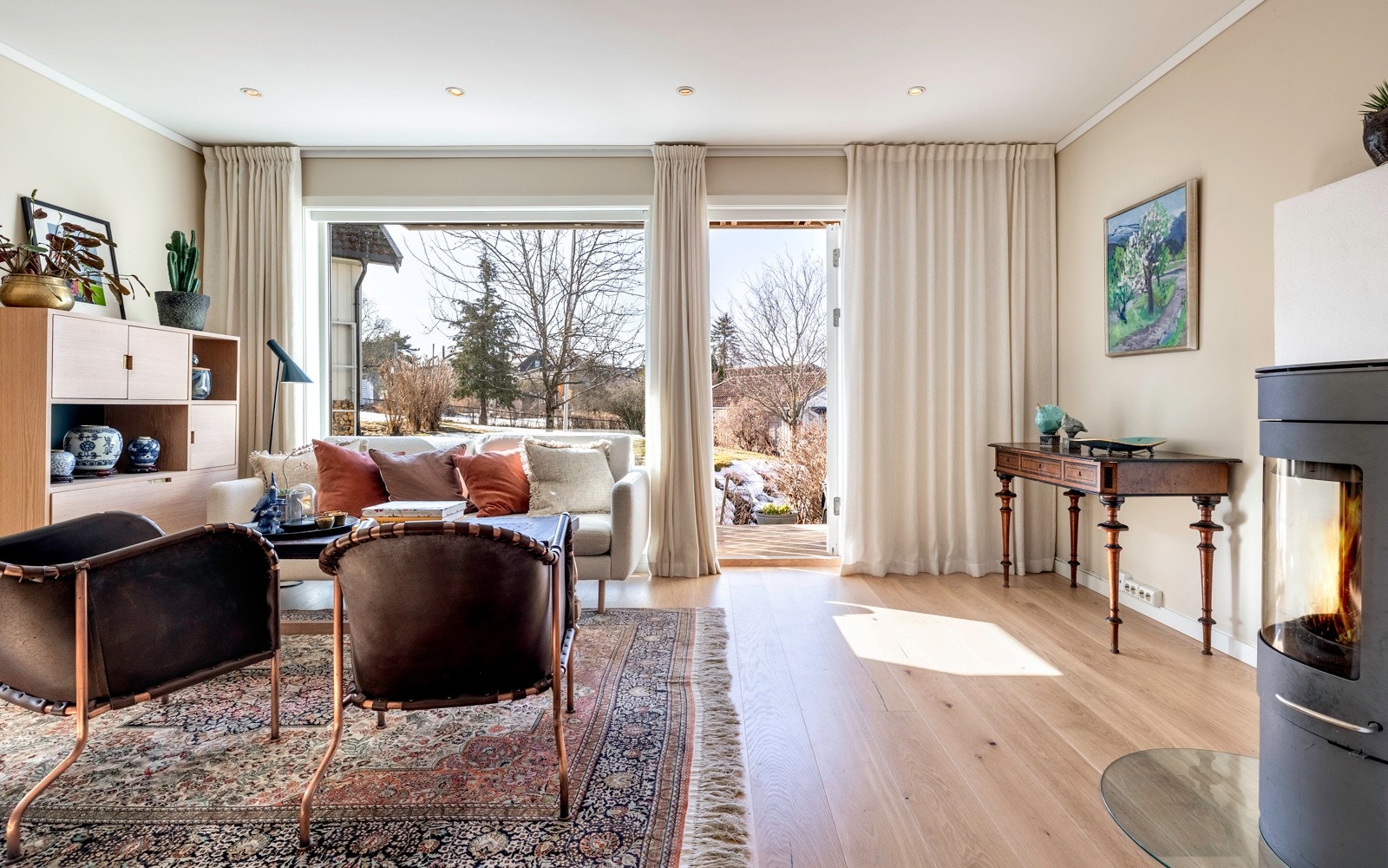 Stuen er et meget pent og romslig oppholdsrom for både store og små. Galleribilde