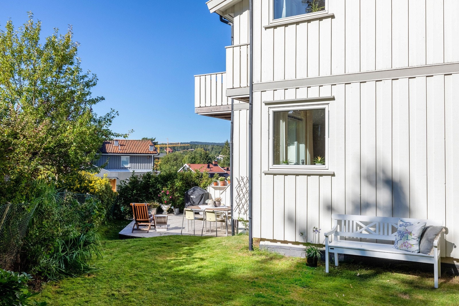 Her bor man i en rolig blindvei, tilbaketrukket fra byens kjas og mas. Galleribilde