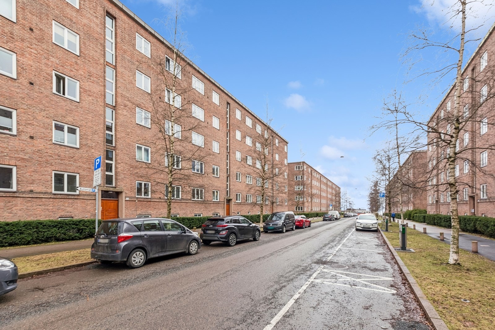 Leiligheten ligger i 2. etg. i denne lavblokken sentralt på populære Sinsen. Galleribilde