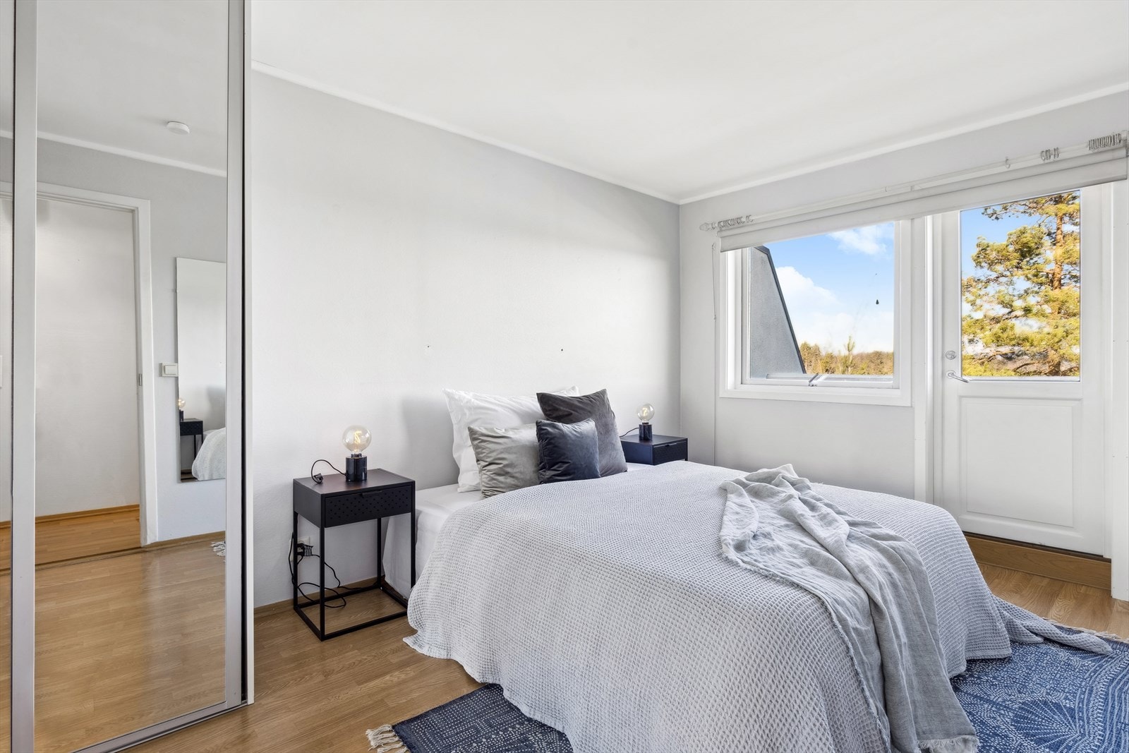 Soverom 1 med direkte utgang til balkong Galleribilde