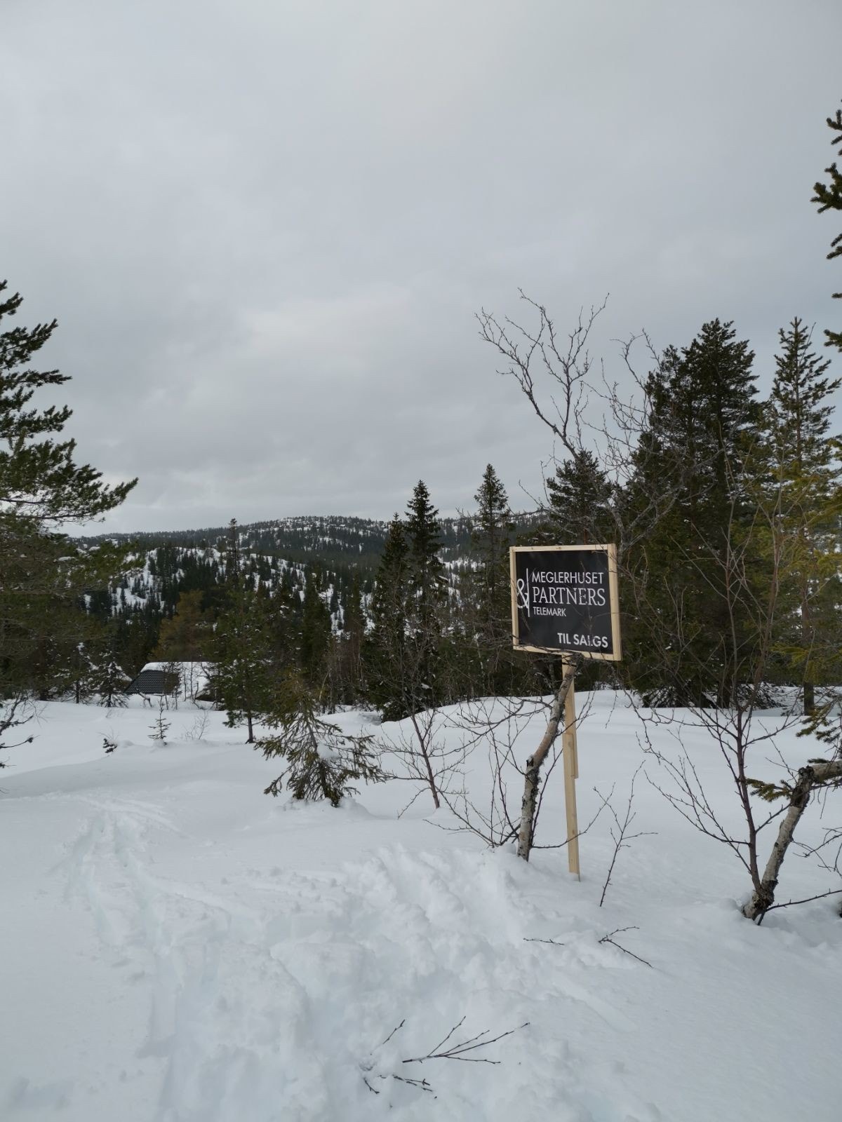 Kyrkjebygdheia byr på fantastisk natur- og turmuligheter sommer som vinter med gode fiskevann, oppkjørte langrennsløyper i løypenett, alpinbakke, mm. Galleribilde
