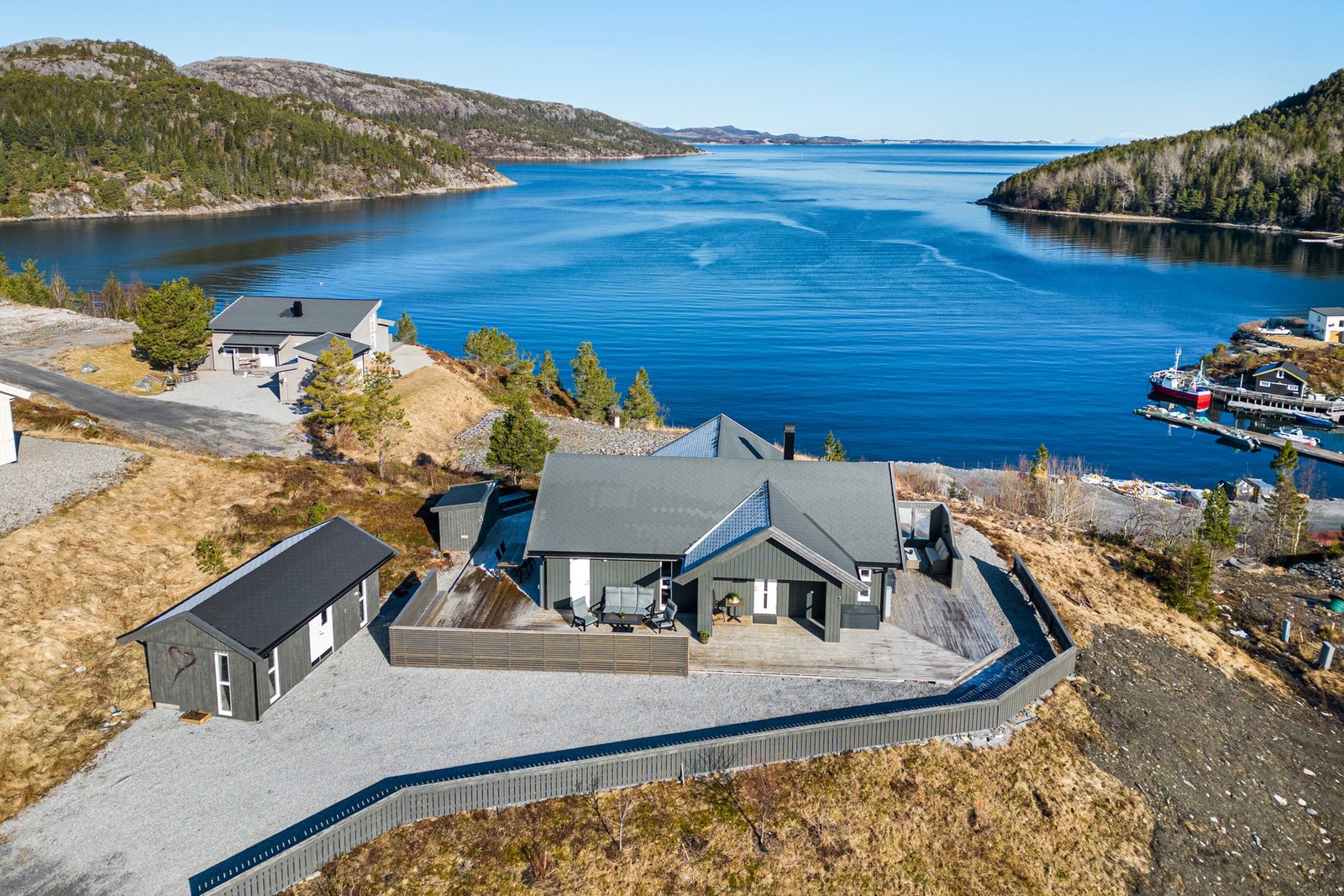 Tennfjordvågvegen 277 presenteres for salg! Galleribilde
