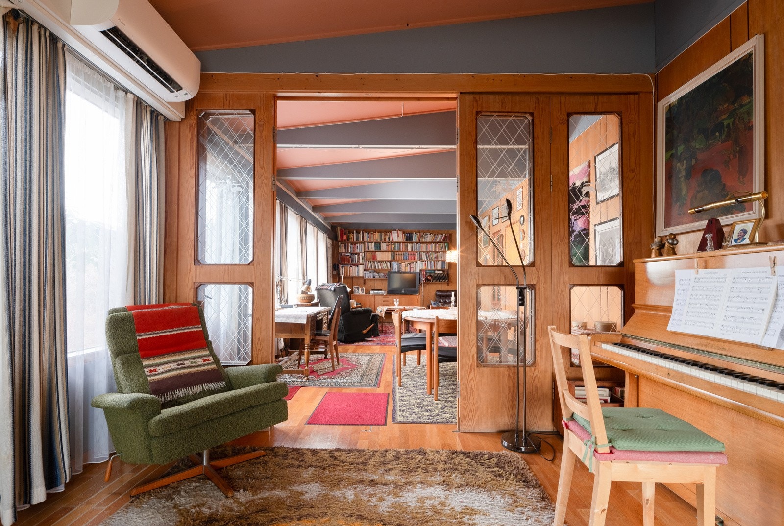 Planløsningen er gjennomført god, med soverom trukket unna oppholdsrom. Galleribilde