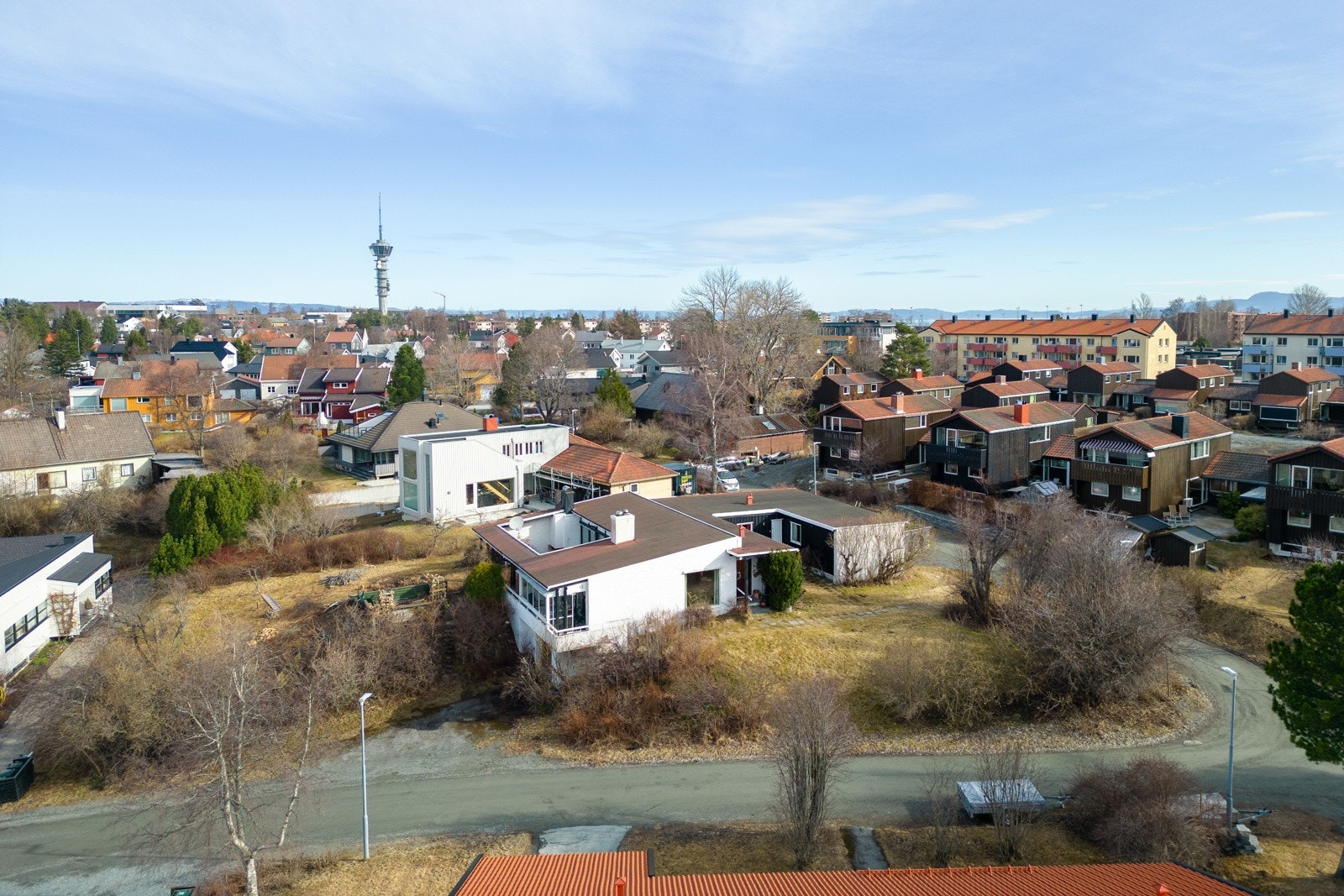 Området er rolig, med lite trafikk, villapreget bebyggelse, men samtidig med sentral beliggenhet. Galleribilde