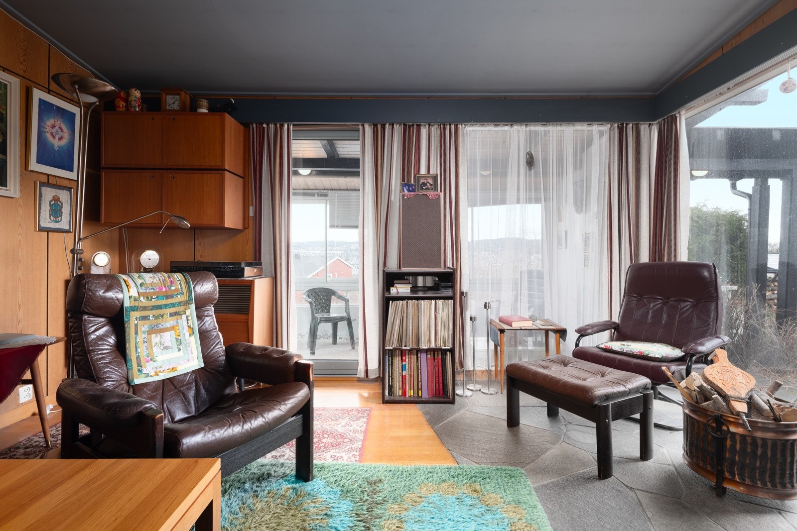 Boligen har smarte og gode romløsninger med store og åpne rom. Galleribilde