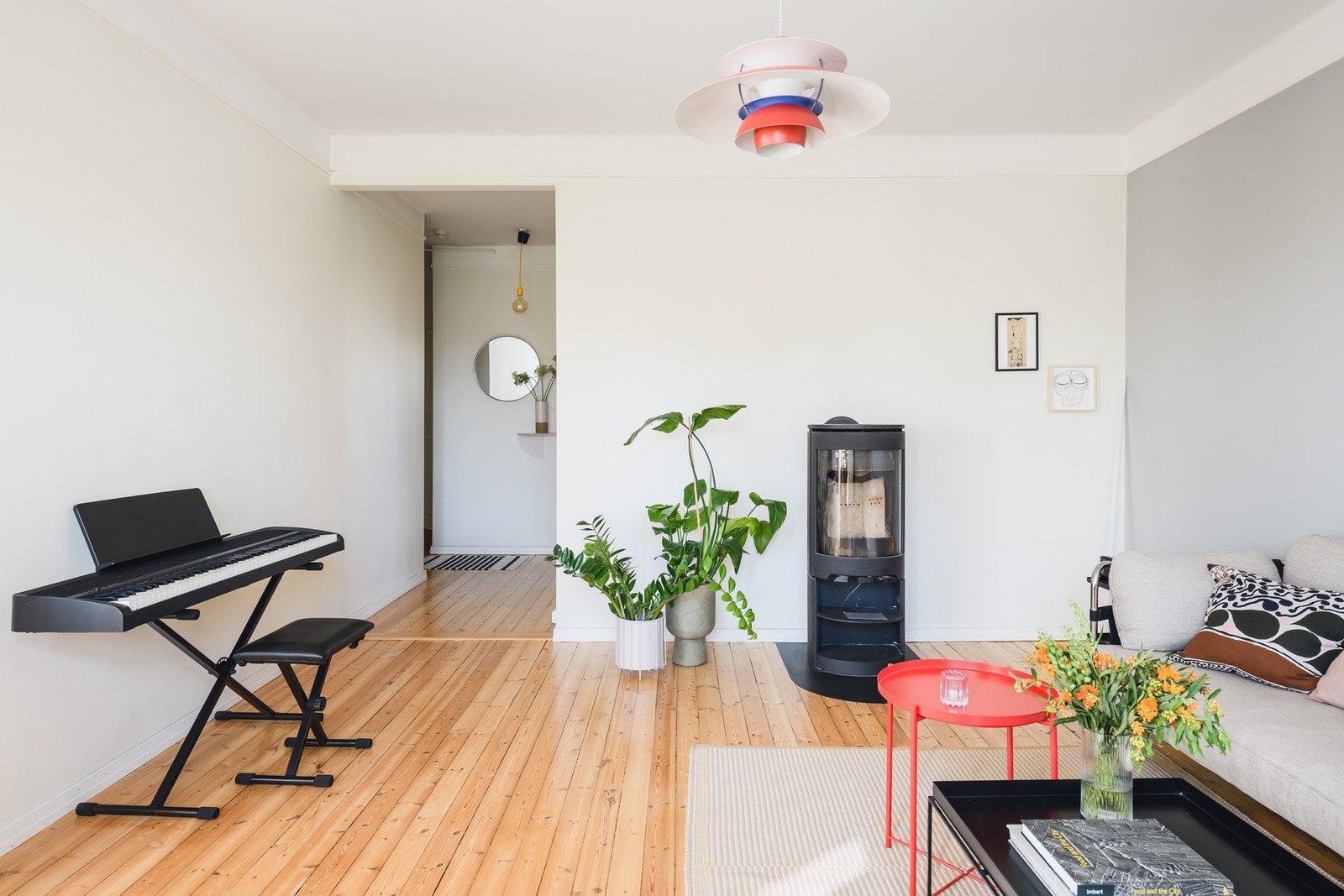 Romslig stue med god plass for innredning. Galleribilde