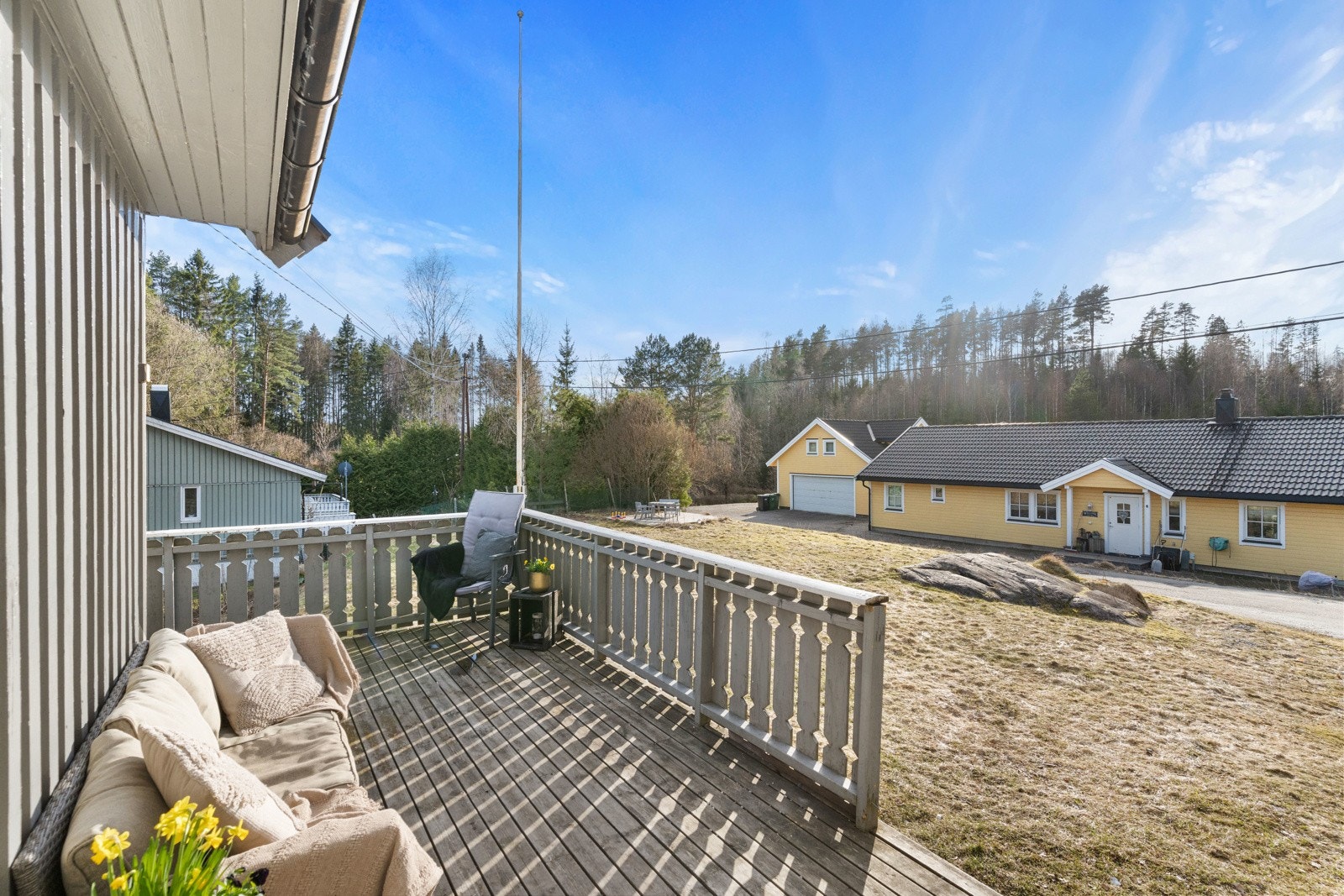 En trivelig enebolig med stor tomt i landlige omgivelser med kort vei til Bjørkelangen sentrum Galleribilde