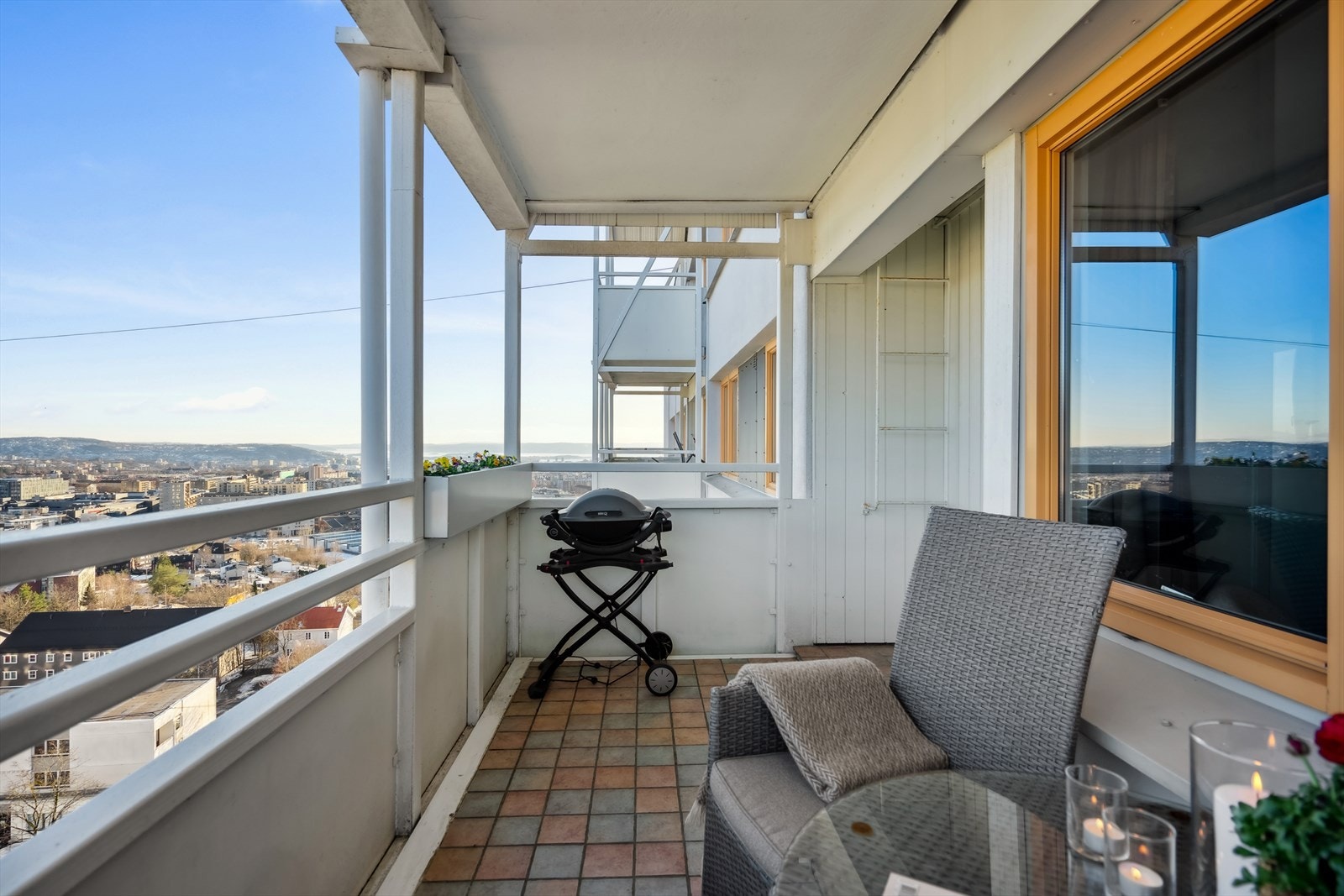 Uteplassen har god plass til grill og koselig sittegruppe. Galleribilde