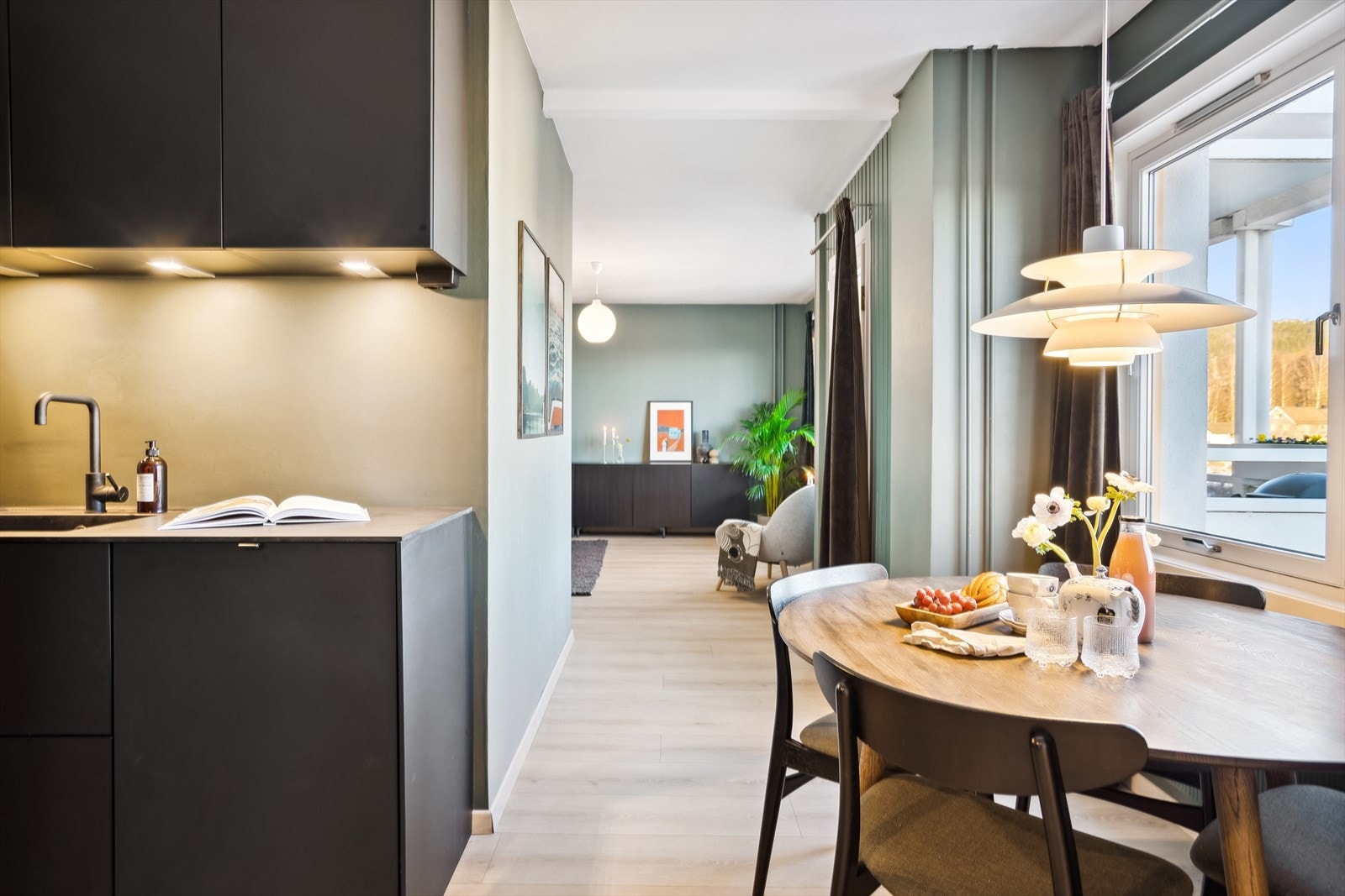 Kjøkkenet er fra Kvik og ble pusset opp i 2020. Galleribilde