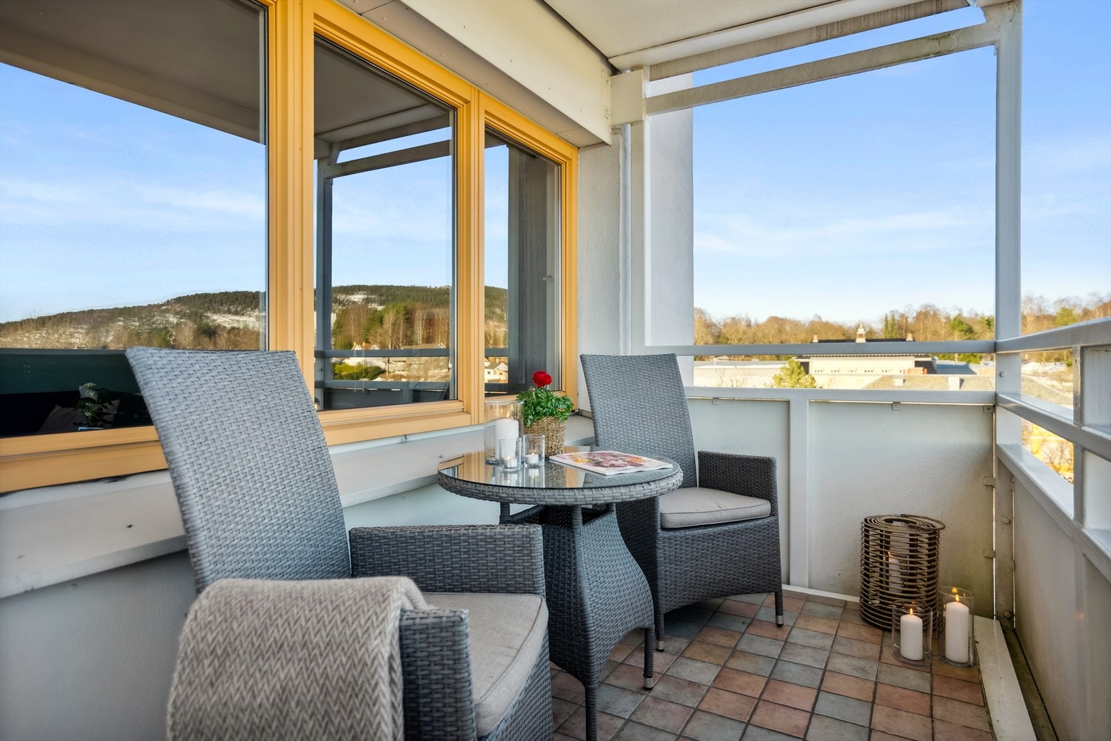 Balkongen utgjør ca. 9 kvm og har adkomst fra stuen. Galleribilde