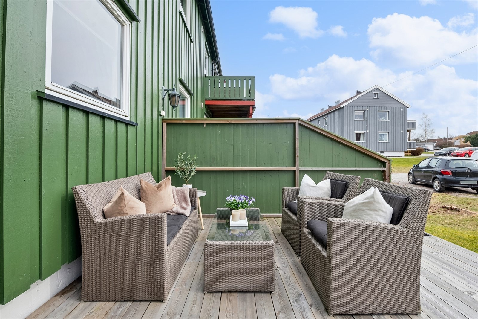 Det er god plass til en sittegruppe slik at de gode solforholdene kan nytes i god ro. Galleribilde