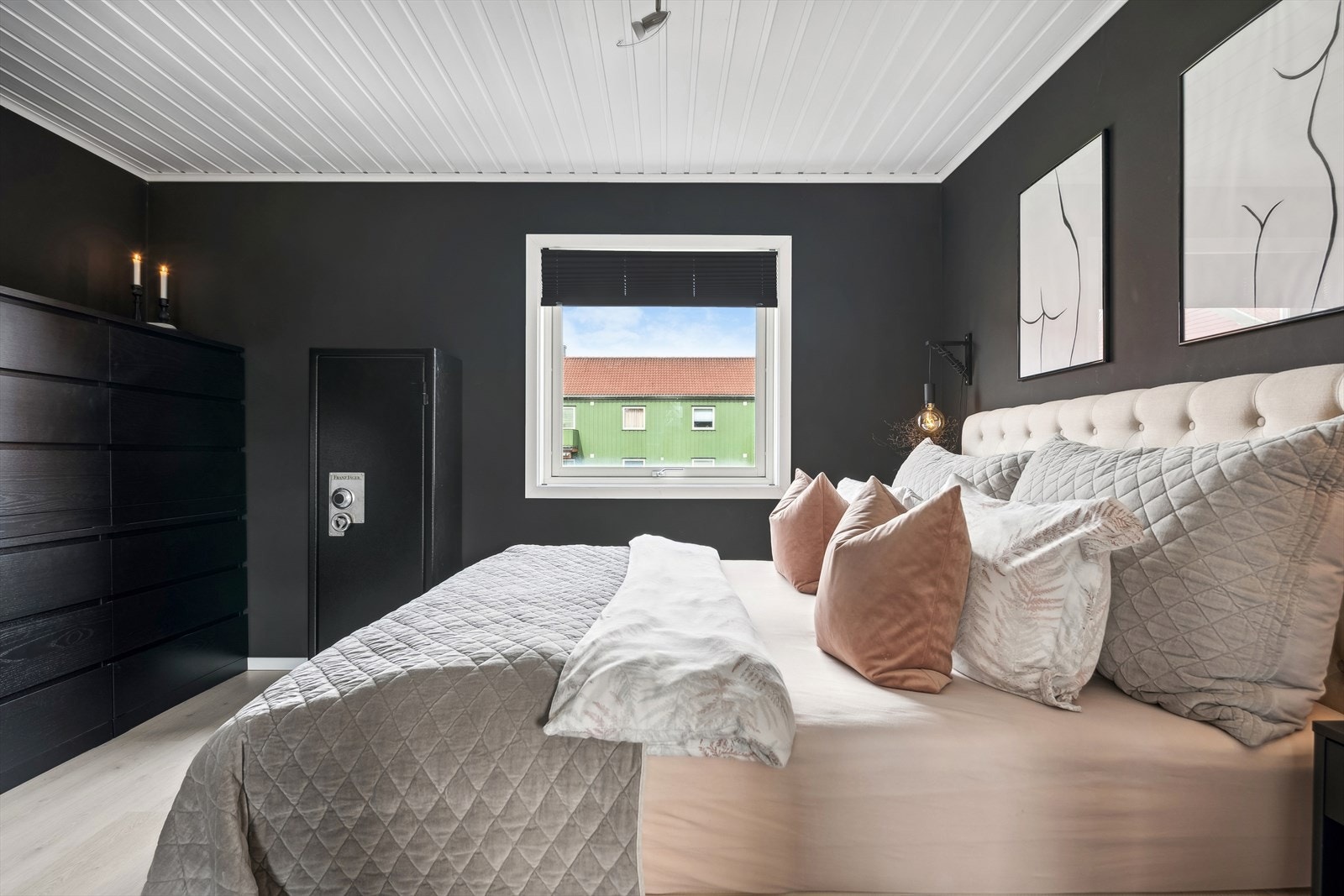 Hovedsoverommet har også plass til en garderobeløsning ved behov. Galleribilde