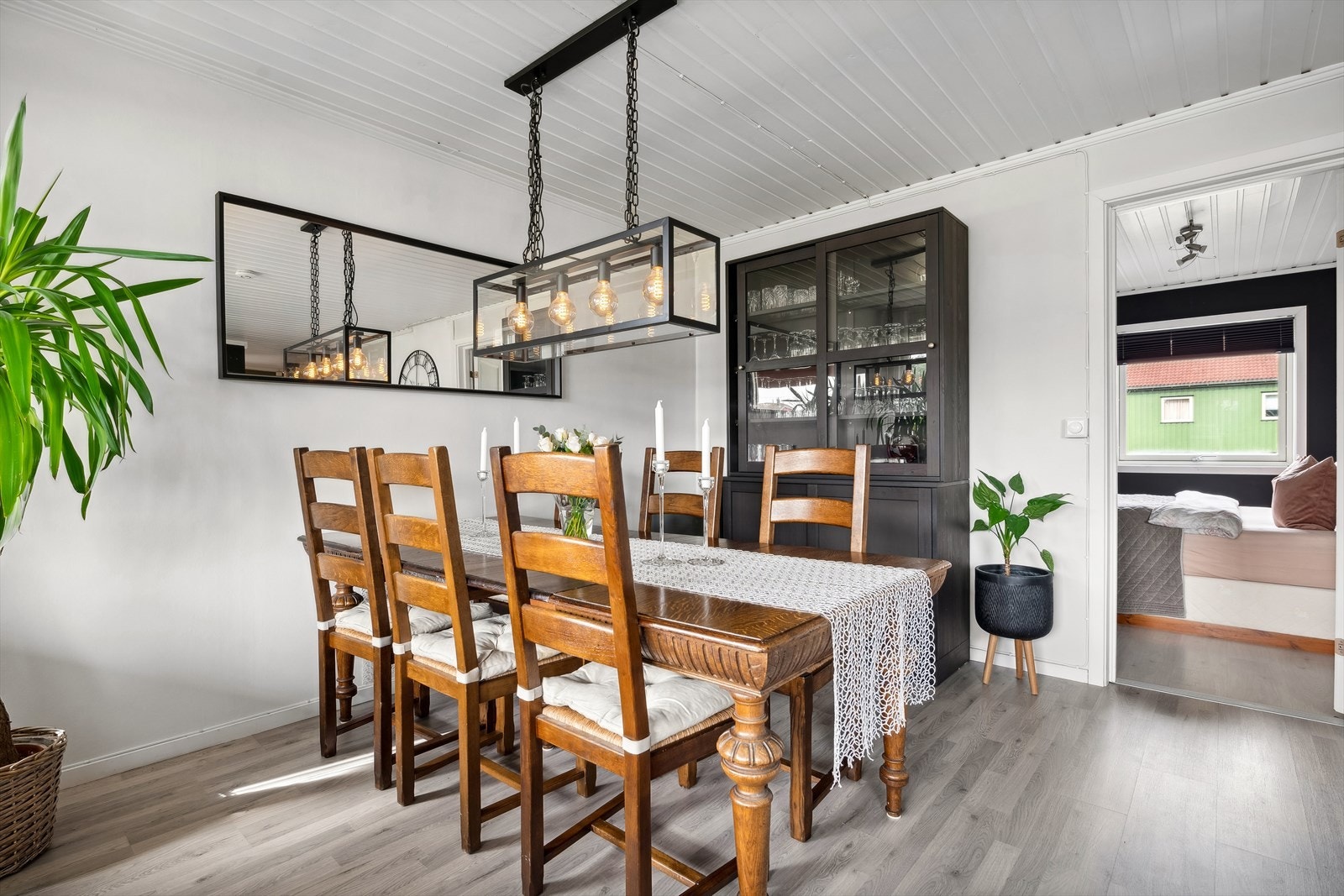 Her har man også godt med plass til en spisegruppe for å nyte de gode måltidene sammen. Galleribilde