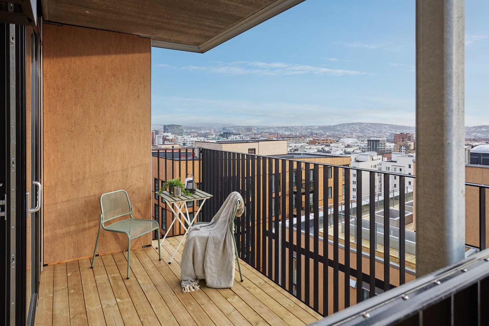 Solrik balkong med fantastisk utsikt. Galleribilde