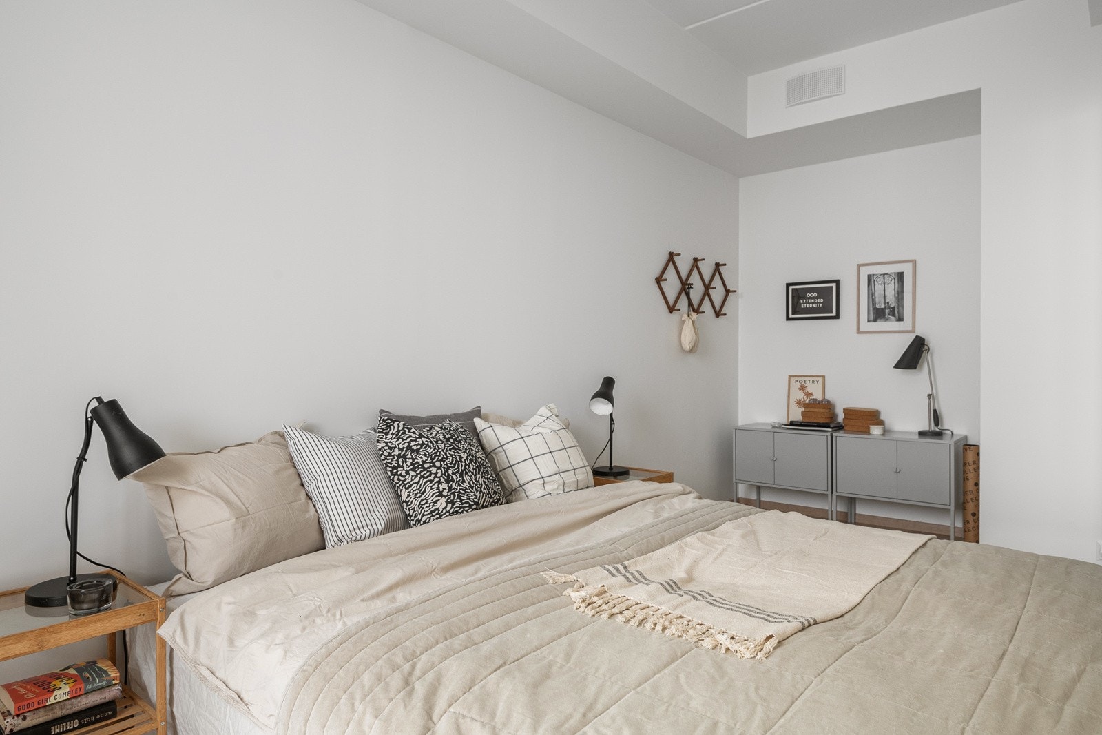 Leiligheten har et lyst og innbydende soverom av god størrelse. Galleribilde