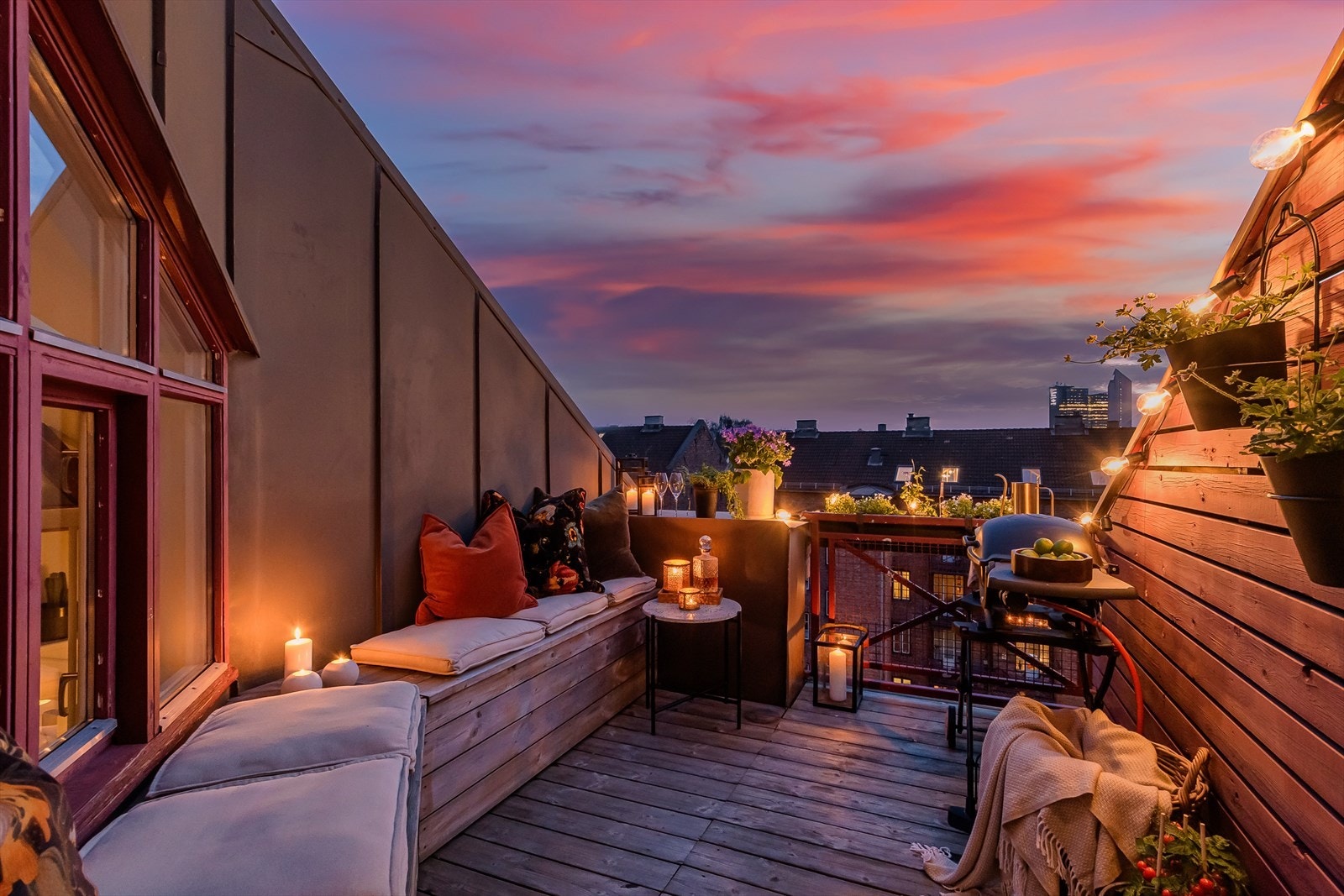 Når man bor midt i en hektisk storby, er det et fantastisk privilegium å ha et slikt privat uterom. Galleribilde