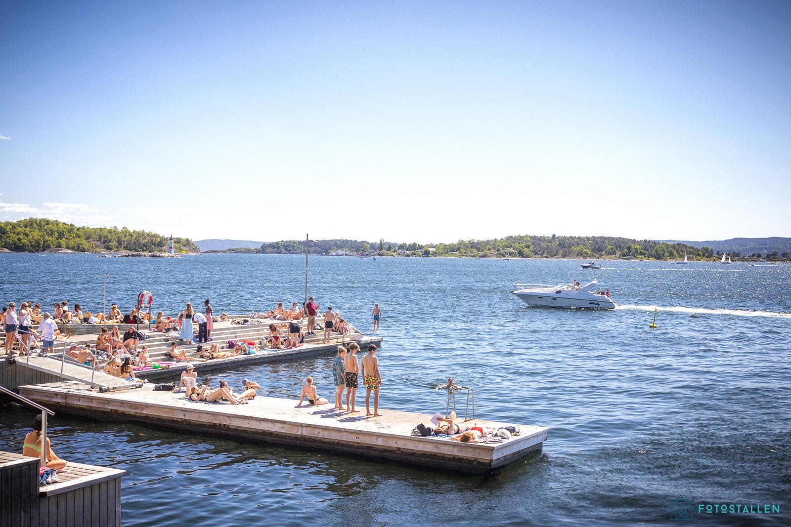 Det er både strand og badebrygger på Tjuvholmen. Galleribilde