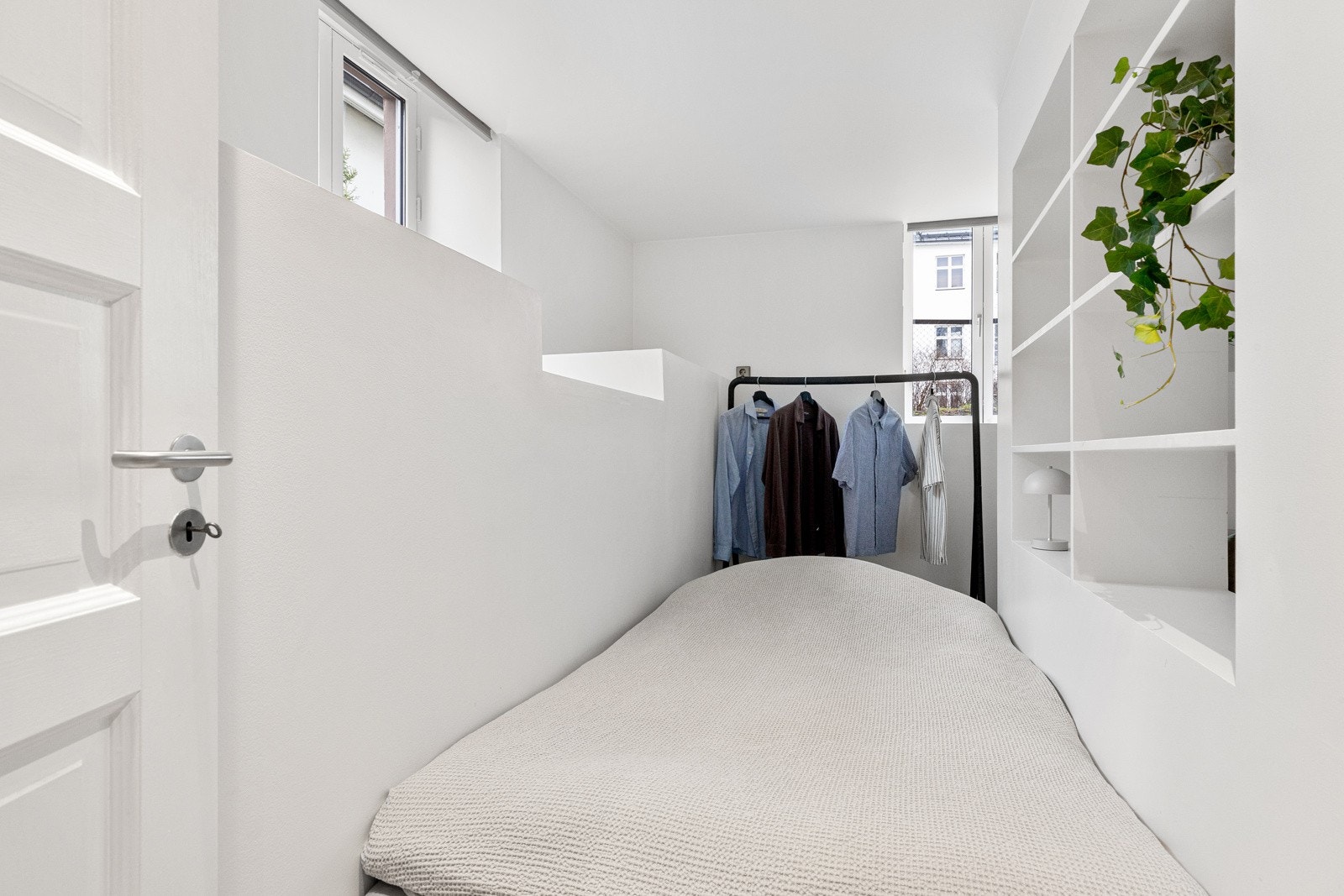Praktisk alkove med plass til seng. Galleribilde