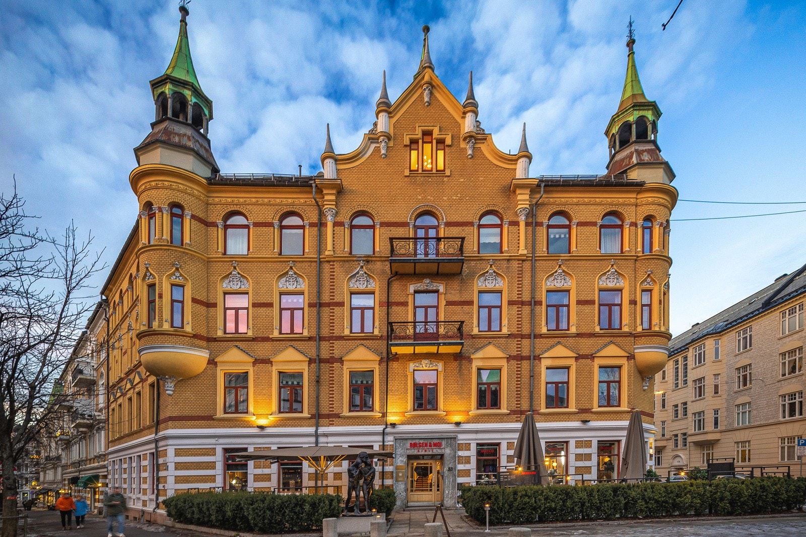 Bølgen og Moi i Bygdøy allé. Galleribilde