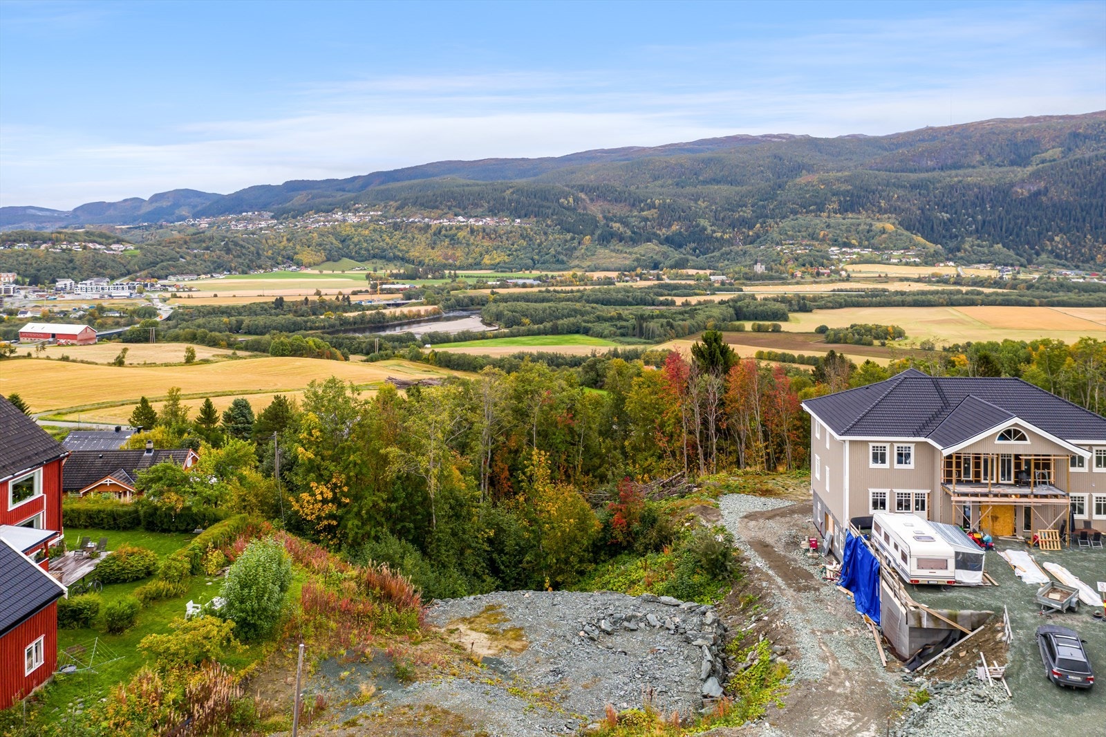 Eiendomstomten har et totalareal på 1251 kvm Galleribilde