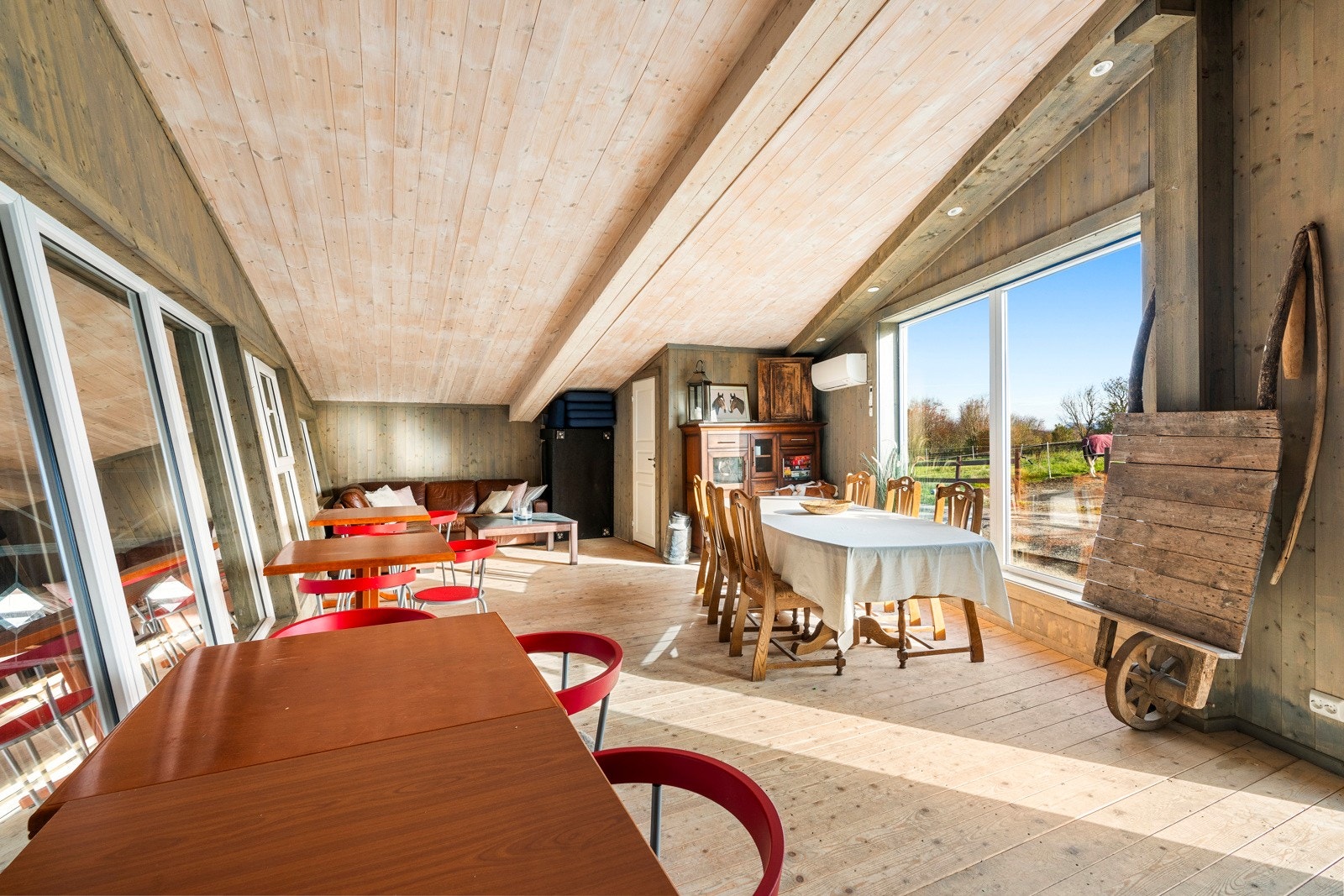 Kafè i tilknytting til ridehall Galleribilde