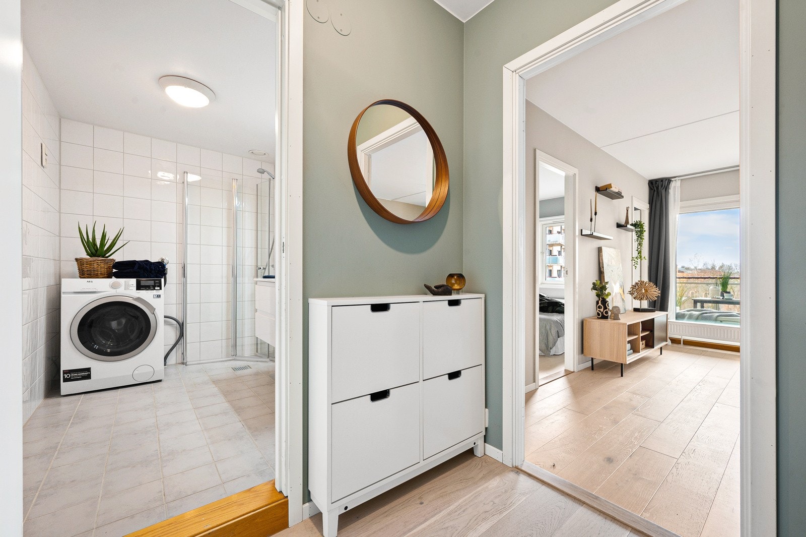 Noe av det beste med å bo i et moderne og nyere bygg er størrelsen på alle rommene, spesielt størrelsen på badet! Galleribilde