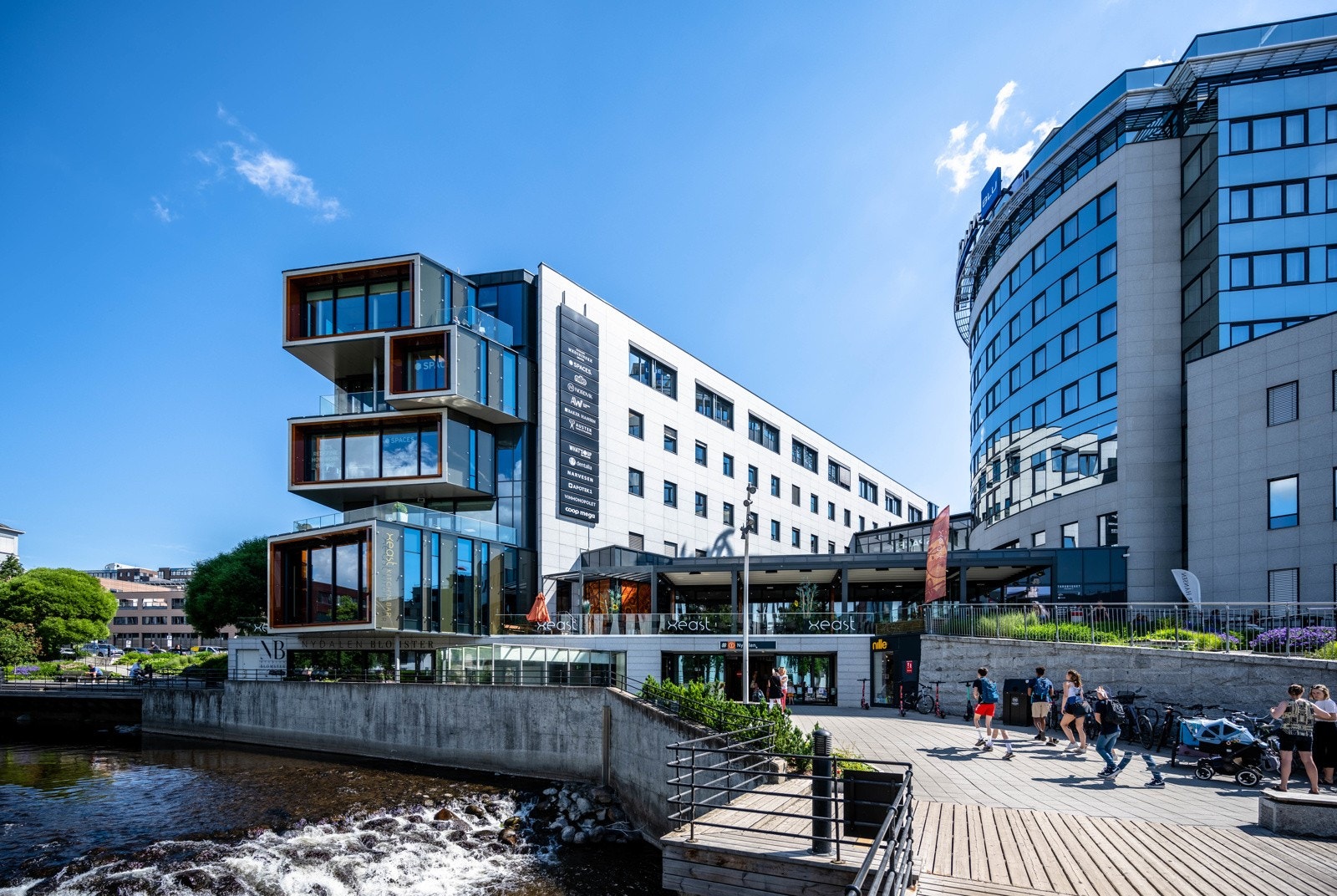 Selv om du bor skjermet og rolig til, trenger du ikke å gå langt før du finner alt av butikk- og servicetilbud. Galleribilde