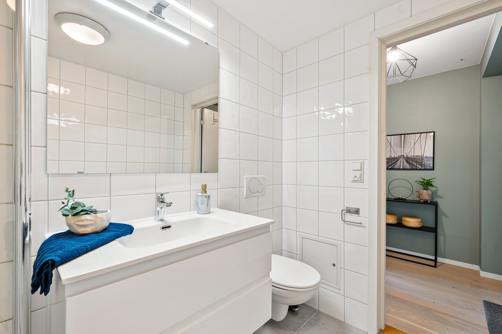 Et stort servantskap gir deg gode oppbevaringsmuligheter til alt du måtte trenge! Galleribilde