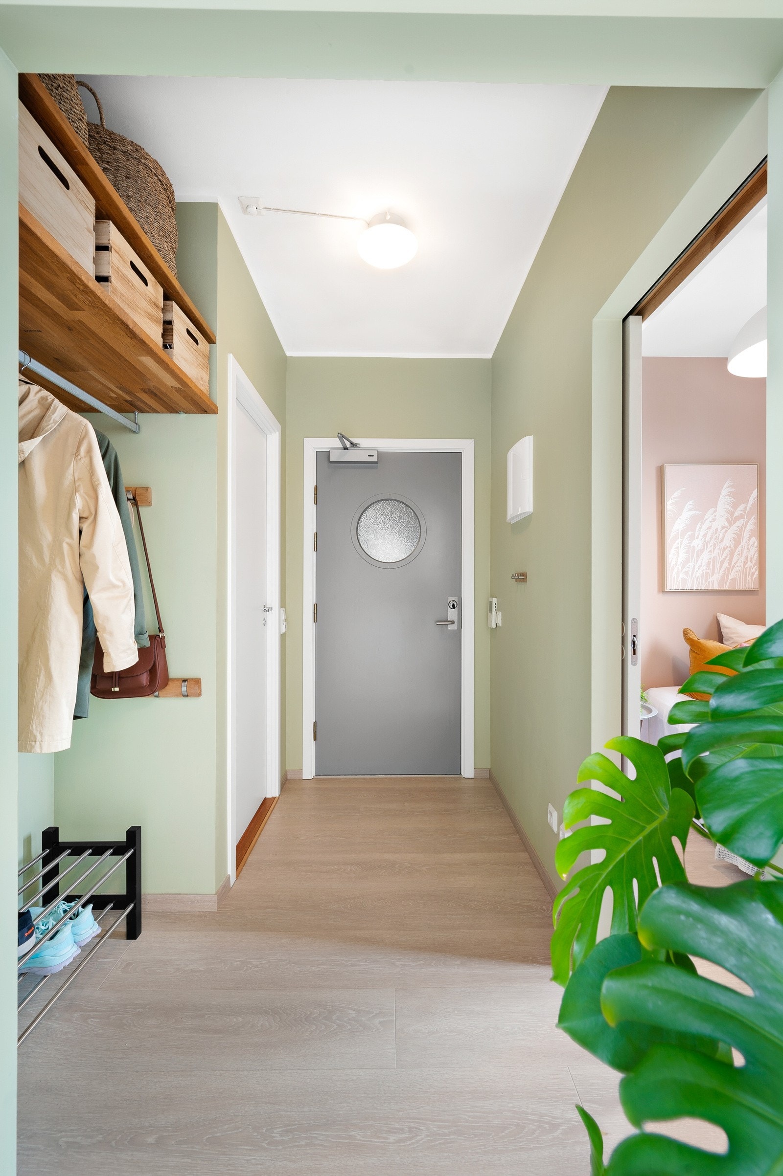 Leilighetens inngangsparti er i likhet med resten av leiligheten innbydende, lys og trivelig! Galleribilde