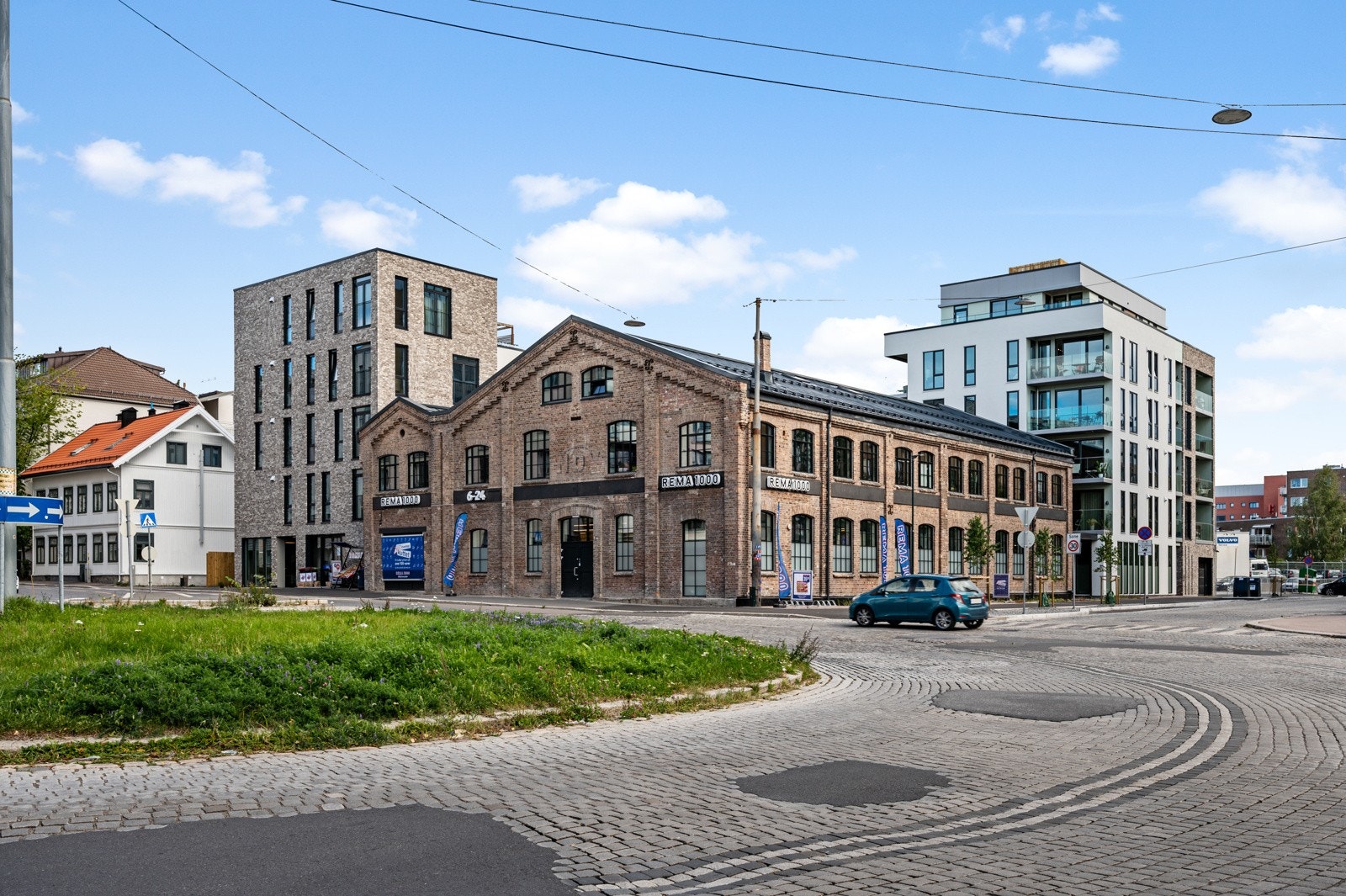 Du vil også finne Rema 1000 rett ved, så her kan du følge med på mattilbudene og velge den butikken som gir deg mest for penga! Galleribilde