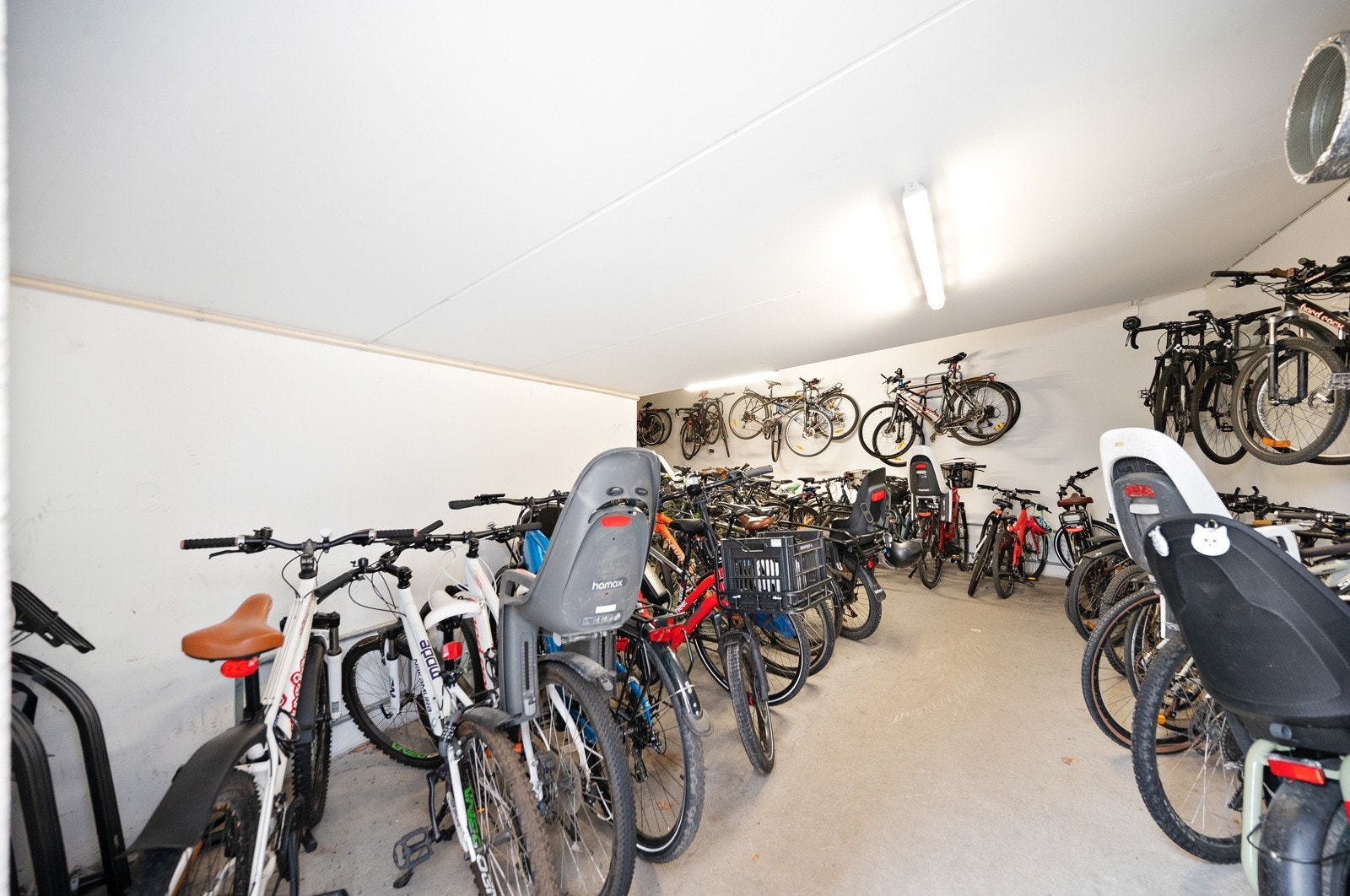 Sameiet har flere fellesarealer til glede for beboerne. Eget sykkelrom til sykkelen din. Galleribilde