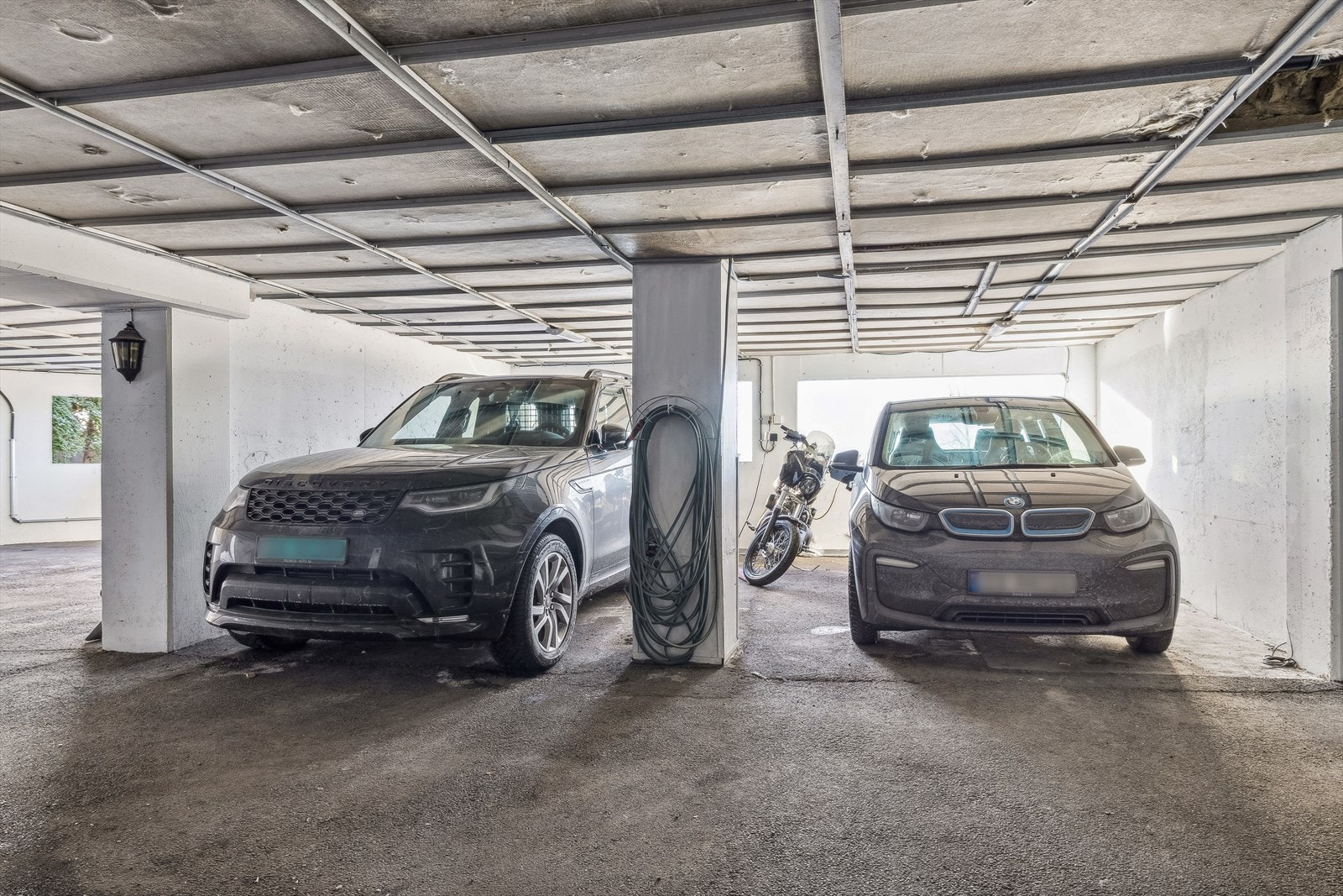 Det medfølger 2 stk. biloppstillingsplasser i felles garasjekjeller - det er lagt opp strøm til elbil-lader Galleribilde