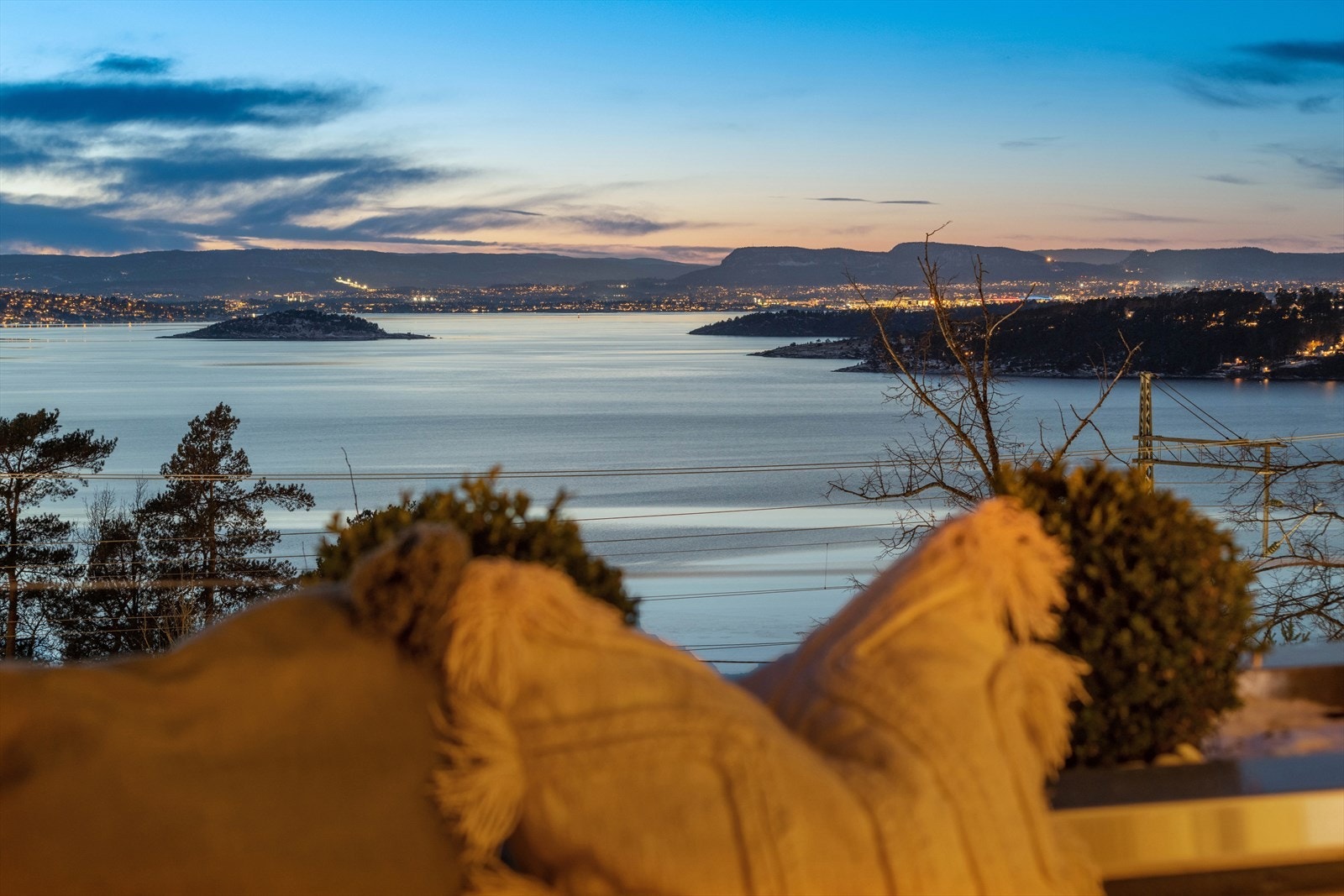 Eiendommen har fantastisk panoramautsikt over fjorden Galleribilde